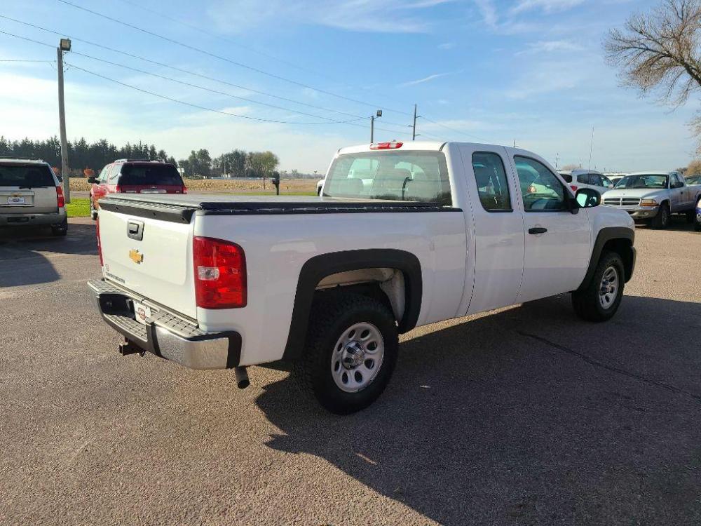 2007 WHITE CHEVROLET SILVERADO 1500 (1GCEK19C17Z) with an 4.8L engine, Automatic transmission, located at 495 Old Highway 20 West, South Sioux City, NE, 68776, (402) 494-2677, 42.458408, -96.443512 - Photo #3