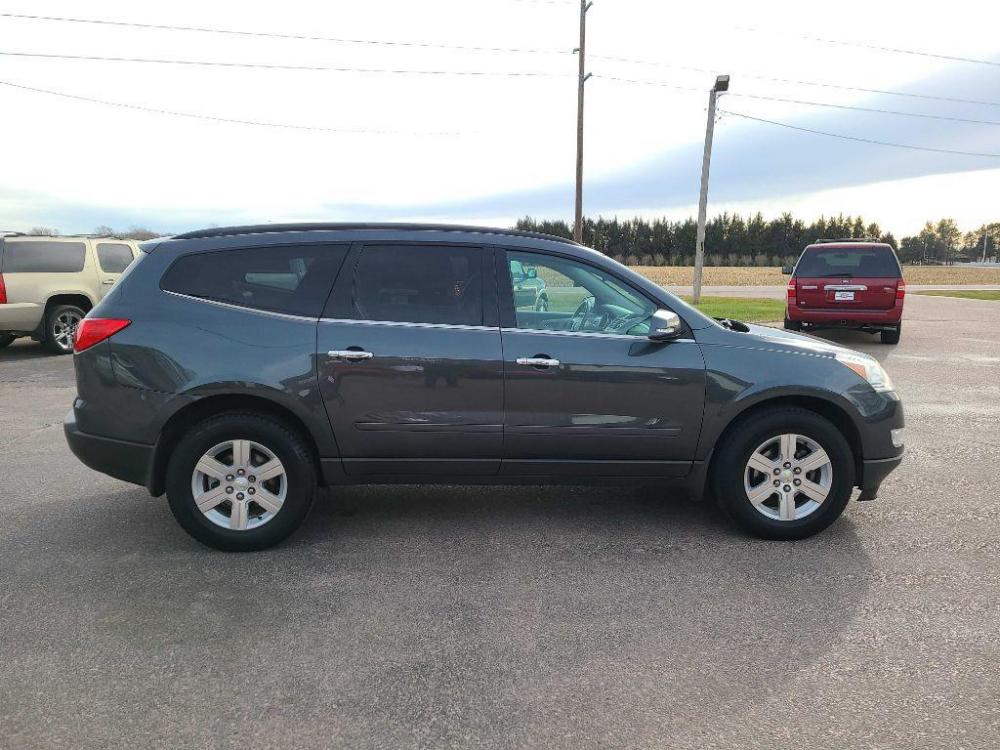 2011 GRAY CHEVROLET TRAVERSE LT (1GNKVJED0BJ) with an 3.6L engine, Automatic transmission, located at 495 Old Highway 20 West, South Sioux City, NE, 68776, (402) 494-2677, 42.458408, -96.443512 - Photo #4