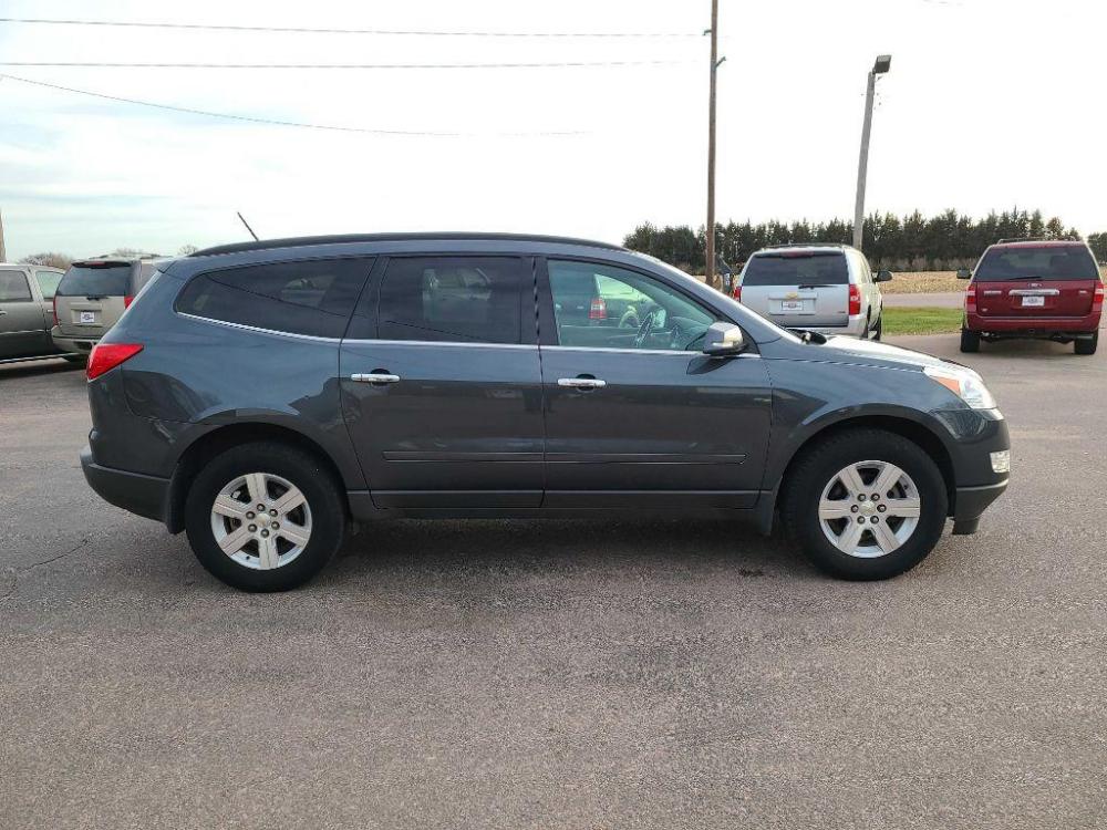 2011 GREY CHEVROLET TRAVERSE LT (1GNKRGED3BJ) with an 3.6L engine, Automatic transmission, located at 495 Old Highway 20 West, South Sioux City, NE, 68776, (402) 494-2677, 42.458408, -96.443512 - Photo #4