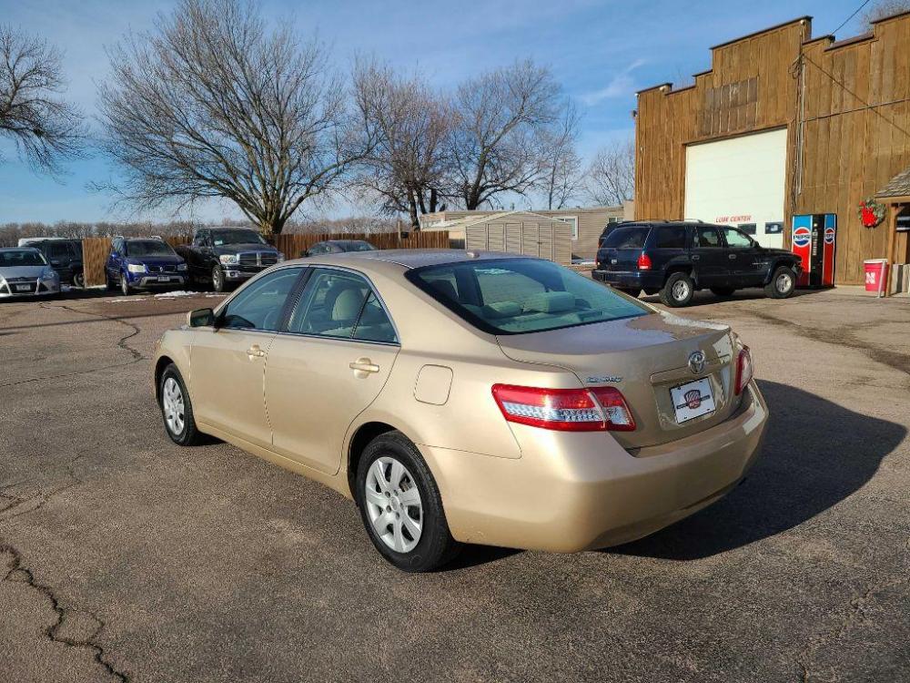 2011 TAN TOYOTA CAMRY BASE (4T1BF3EK1BU) with an 2.5L engine, Automatic transmission, located at 495 Old Highway 20 West, South Sioux City, NE, 68776, (402) 494-2677, 42.458408, -96.443512 - Photo #2