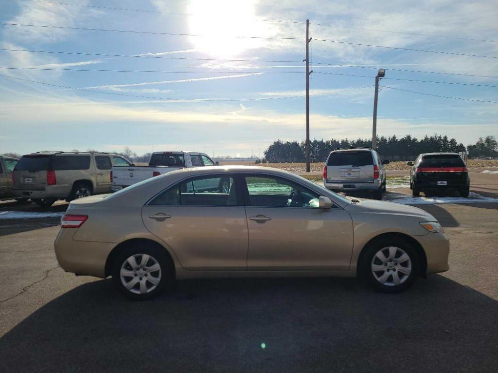 2011 TAN TOYOTA CAMRY BASE (4T1BF3EK1BU) with an 2.5L engine, Automatic transmission, located at 495 Old Highway 20 West, South Sioux City, NE, 68776, (402) 494-2677, 42.458408, -96.443512 - Photo #4