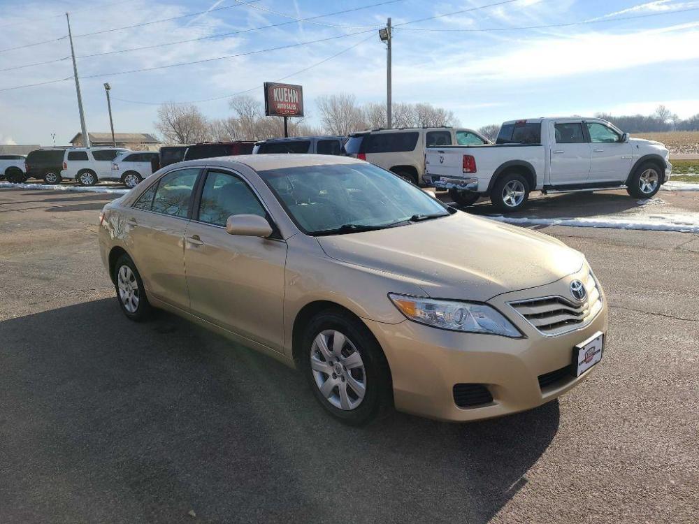 2011 TAN TOYOTA CAMRY BASE (4T1BF3EK1BU) with an 2.5L engine, Automatic transmission, located at 495 Old Highway 20 West, South Sioux City, NE, 68776, (402) 494-2677, 42.458408, -96.443512 - Photo #5