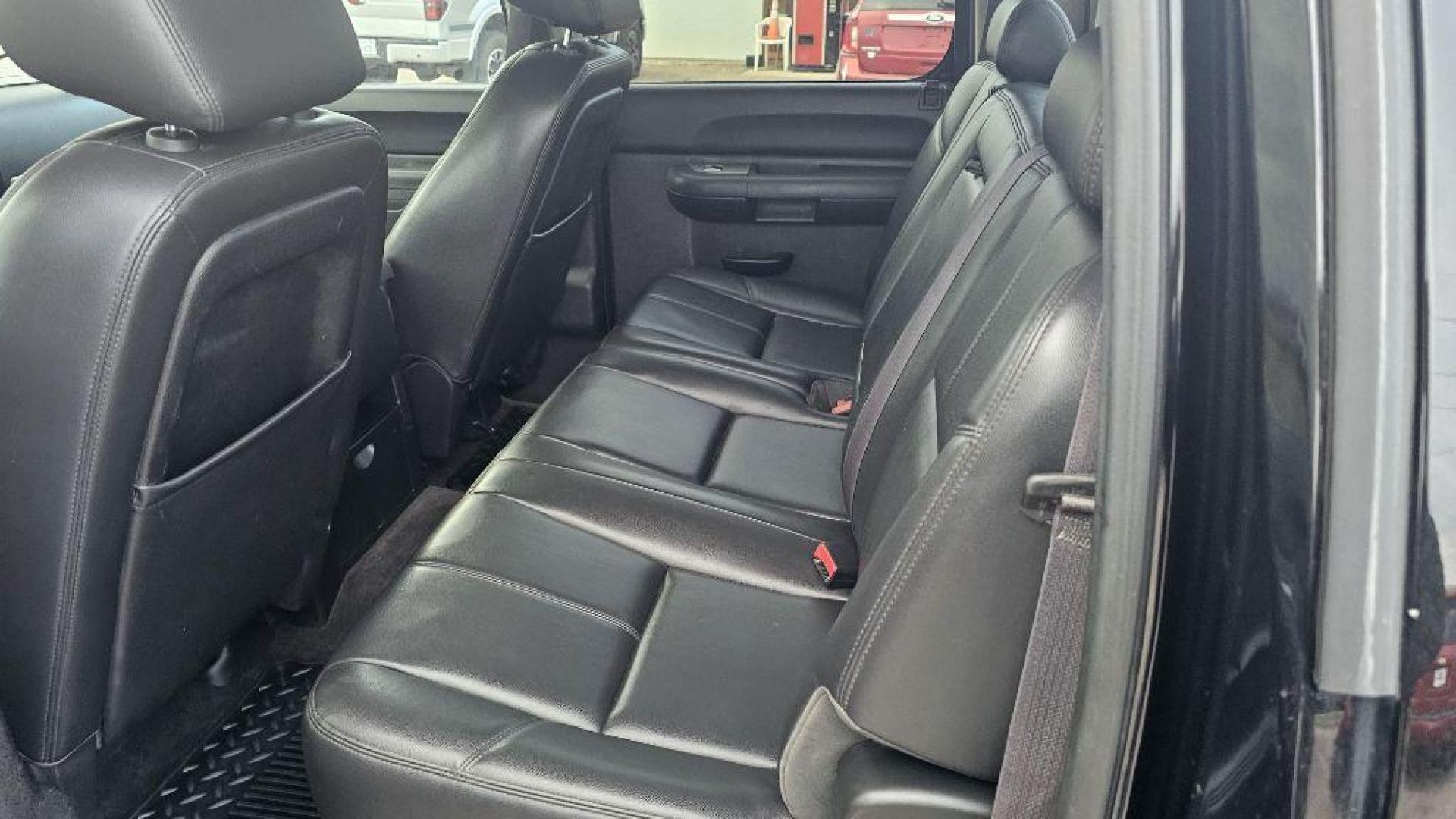 2014 BLACK GMC SIERRA 2500 SLE (1GT120CG7EF) with an 6.0L engine, Automatic transmission, located at 495 Old Highway 20 West, South Sioux City, NE, 68776, (402) 494-2677, 42.458408, -96.443512 - Photo#10