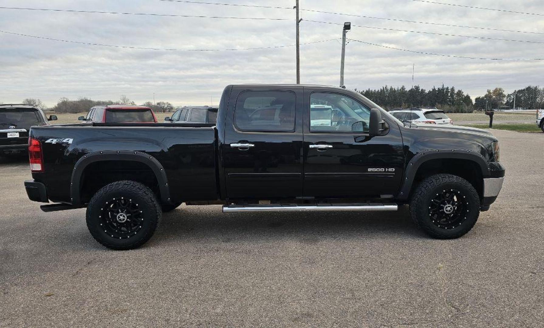2014 BLACK GMC SIERRA 2500 SLE (1GT120CG7EF) with an 6.0L engine, Automatic transmission, located at 495 Old Highway 20 West, South Sioux City, NE, 68776, (402) 494-2677, 42.458408, -96.443512 - Photo#4