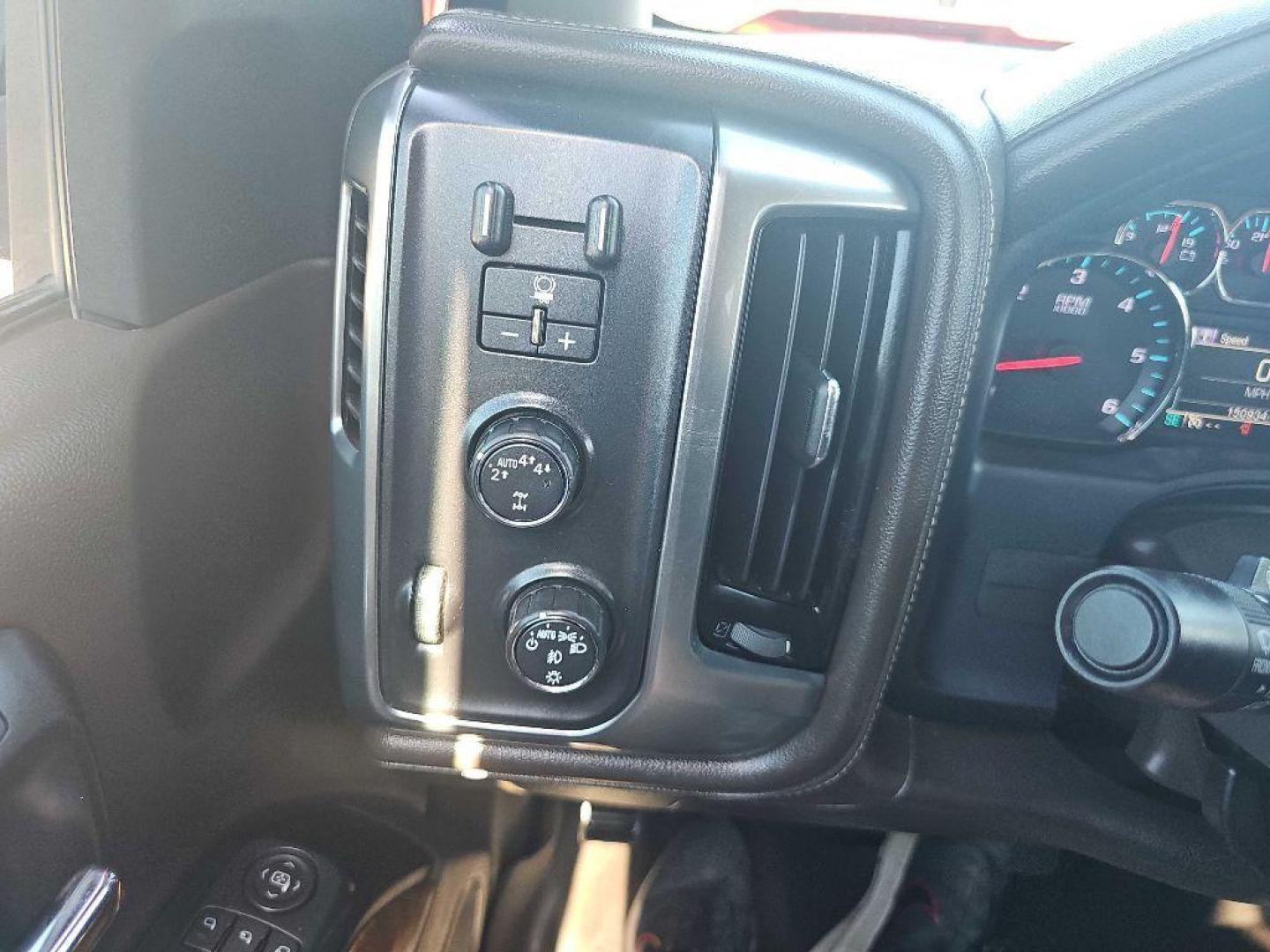 2017 RED CHEVROLET SILVERADO 1500 LTZ (3GCUKSEC1HG) with an 5.3L engine, Automatic transmission, located at 495 Old Highway 20 West, South Sioux City, NE, 68776, (402) 494-2677, 42.458408, -96.443512 - Photo#30