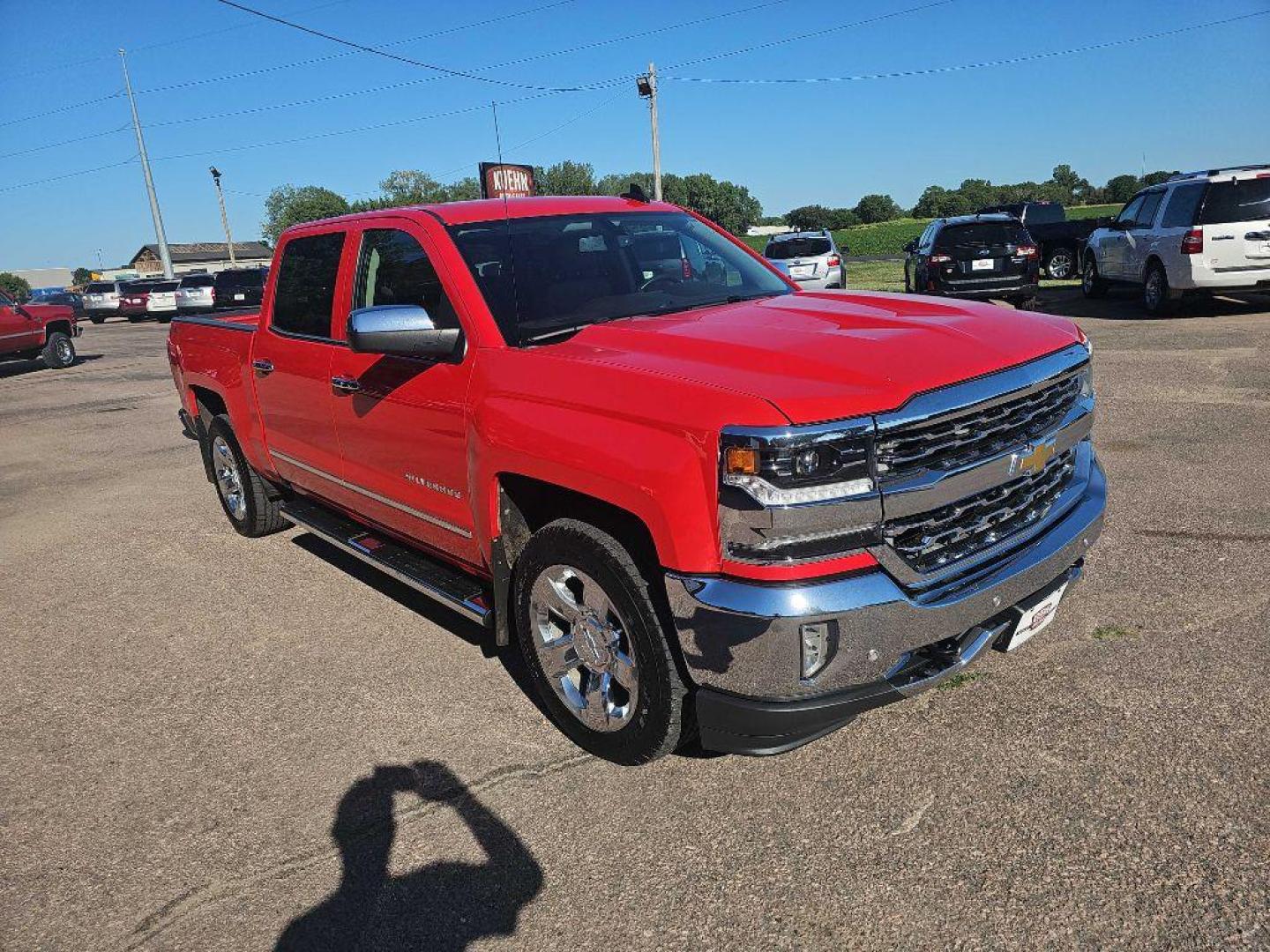 2017 RED CHEVROLET SILVERADO 1500 LTZ (3GCUKSEC1HG) with an 5.3L engine, Automatic transmission, located at 495 Old Highway 20 West, South Sioux City, NE, 68776, (402) 494-2677, 42.458408, -96.443512 - Photo#8