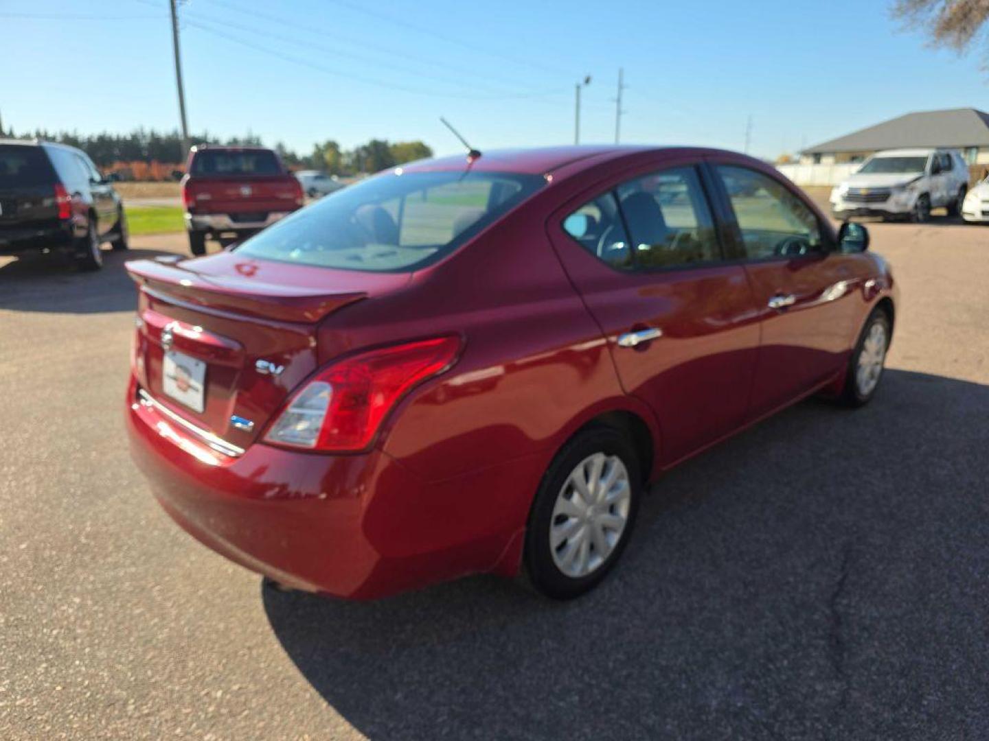 2014 MAROON NISSAN VERSA S (3N1CN7AP5EK) with an 1.6L engine, Continuously Variable transmission, located at 495 Old Highway 20 West, South Sioux City, NE, 68776, (402) 494-2677, 42.458408, -96.443512 - Photo#3