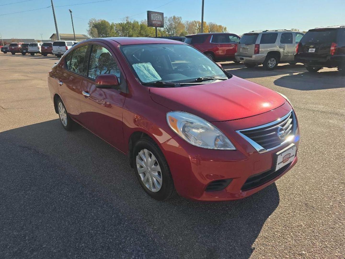 2014 MAROON NISSAN VERSA S (3N1CN7AP5EK) with an 1.6L engine, Continuously Variable transmission, located at 495 Old Highway 20 West, South Sioux City, NE, 68776, (402) 494-2677, 42.458408, -96.443512 - Photo#5