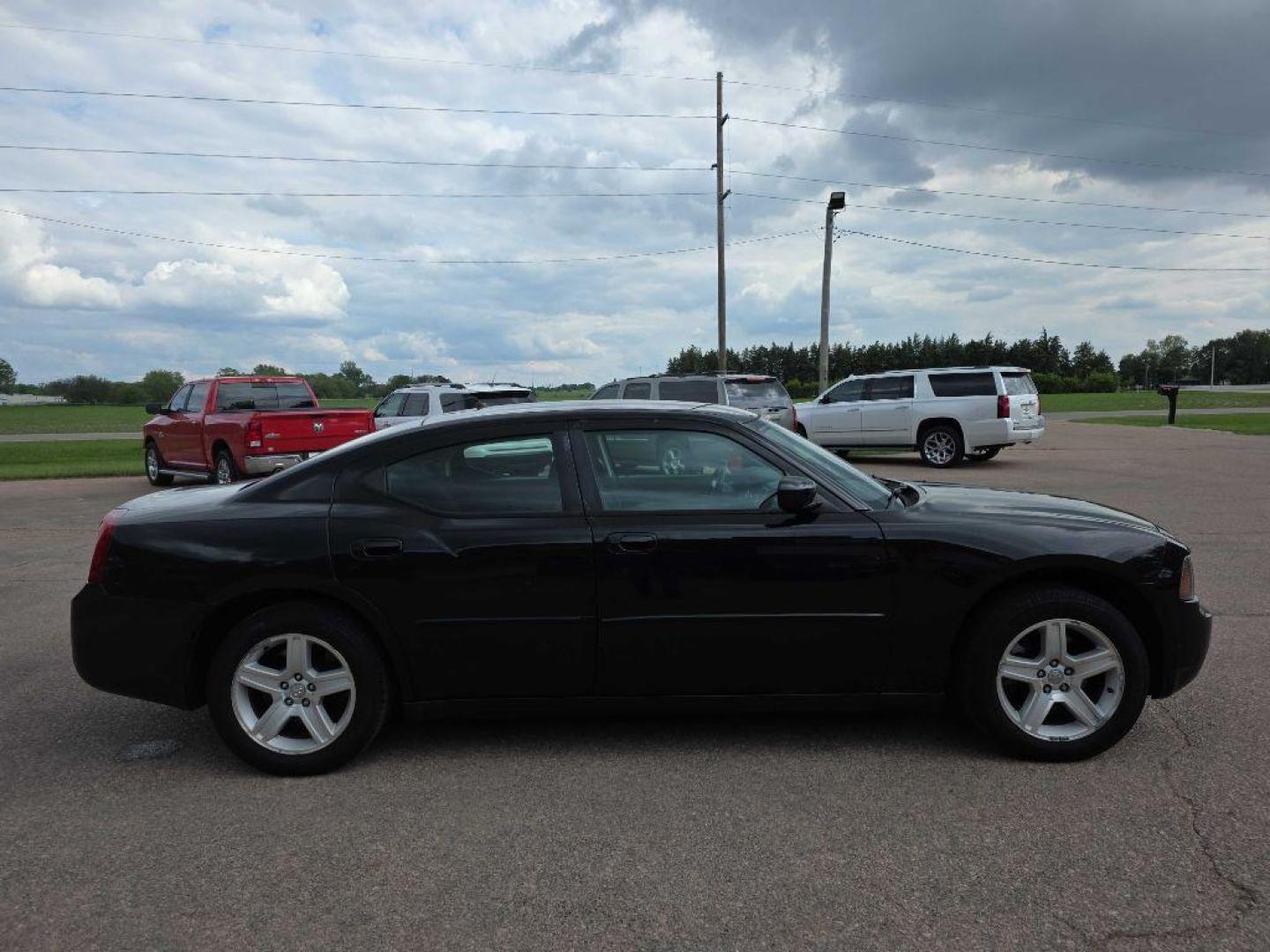 2008 BLACK DODGE CHARGER (2B3LA43G58H) with an 3.5L engine, Automatic transmission, located at 495 Old Highway 20 West, South Sioux City, NE, 68776, (402) 494-2677, 42.458408, -96.443512 - Photo#1