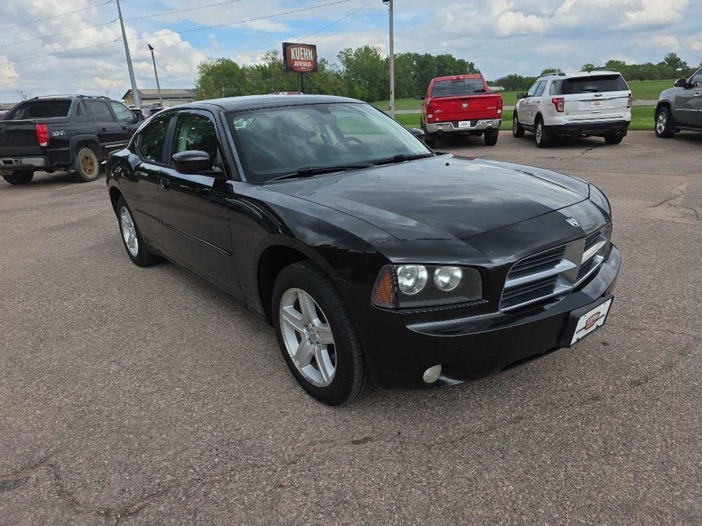 2008 BLACK DODGE CHARGER (2B3LA43G58H) with an 3.5L engine, Automatic transmission, located at 495 Old Highway 20 West, South Sioux City, NE, 68776, (402) 494-2677, 42.458408, -96.443512 - Photo#4