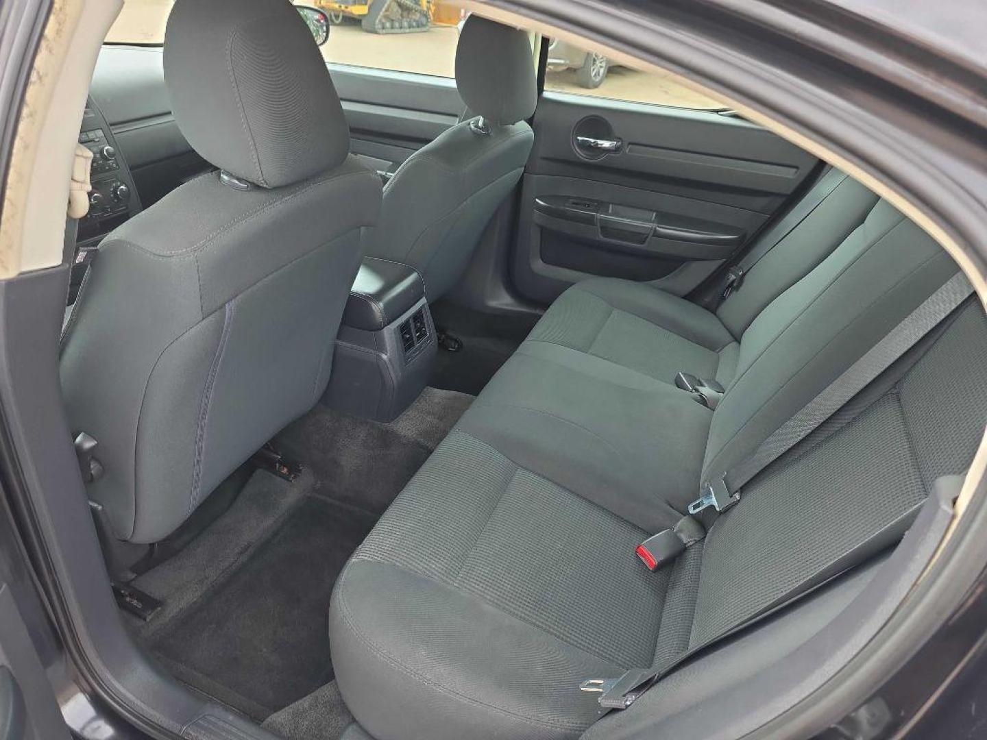 2008 BLACK DODGE CHARGER (2B3LA43G58H) with an 3.5L engine, Automatic transmission, located at 495 Old Highway 20 West, South Sioux City, NE, 68776, (402) 494-2677, 42.458408, -96.443512 - Photo#5