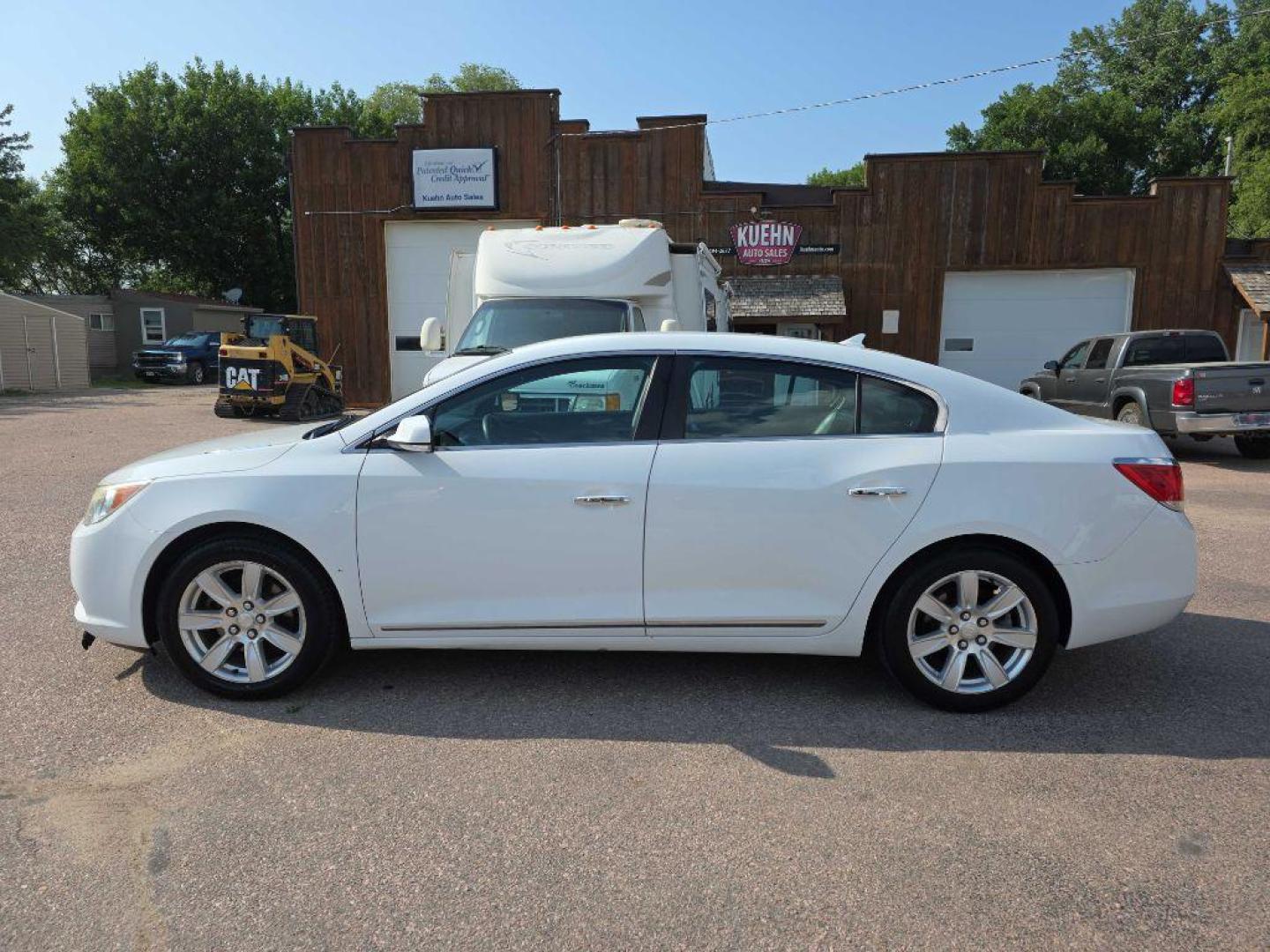 2013 WHITE BUICK LACROSSE (1G4GC5E36DF) with an 3.6L engine, Automatic transmission, located at 495 Old Highway 20 West, South Sioux City, NE, 68776, (402) 494-2677, 42.458408, -96.443512 - Photo#1