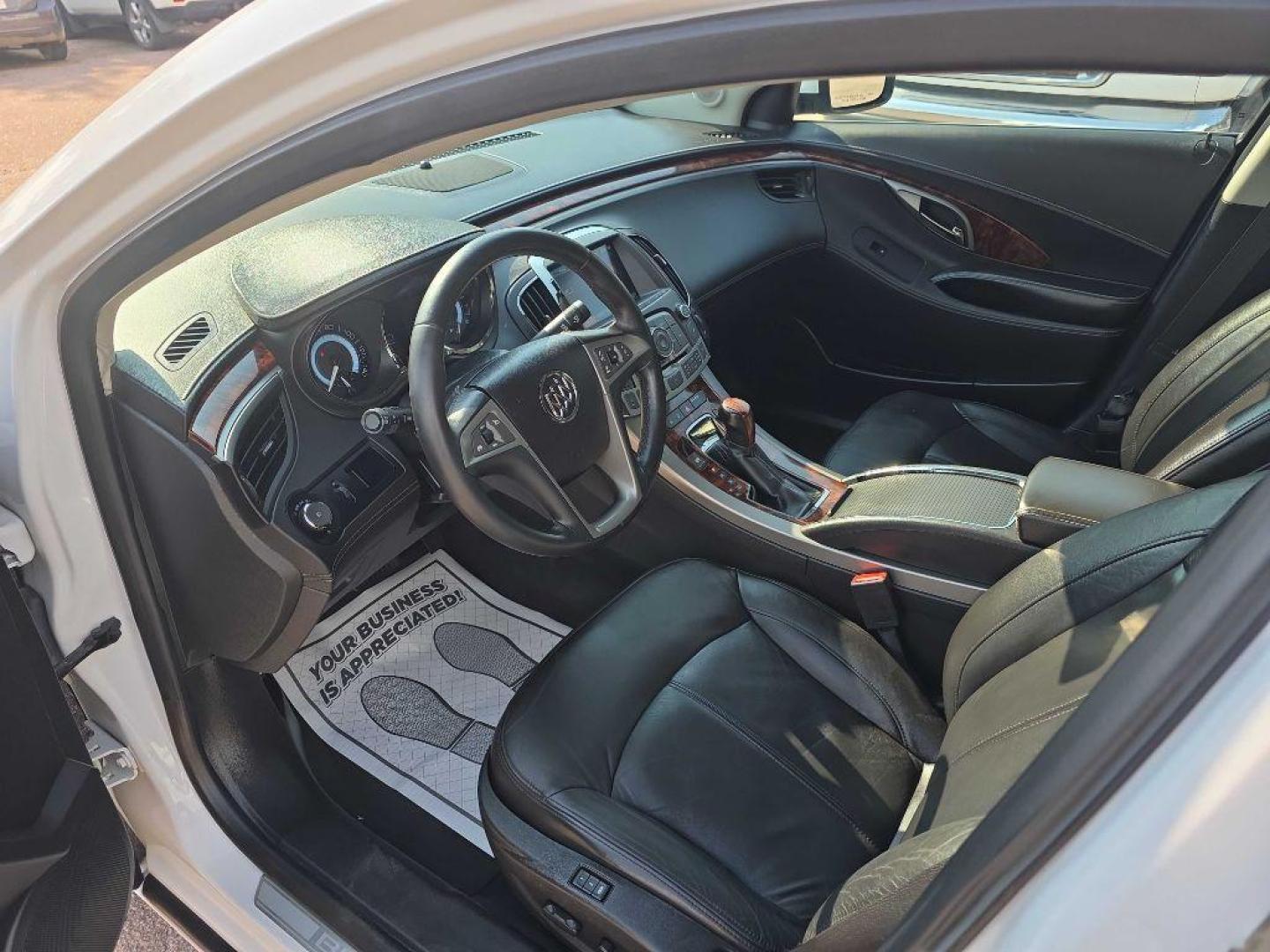 2013 WHITE BUICK LACROSSE (1G4GC5E36DF) with an 3.6L engine, Automatic transmission, located at 495 Old Highway 20 West, South Sioux City, NE, 68776, (402) 494-2677, 42.458408, -96.443512 - Photo#8