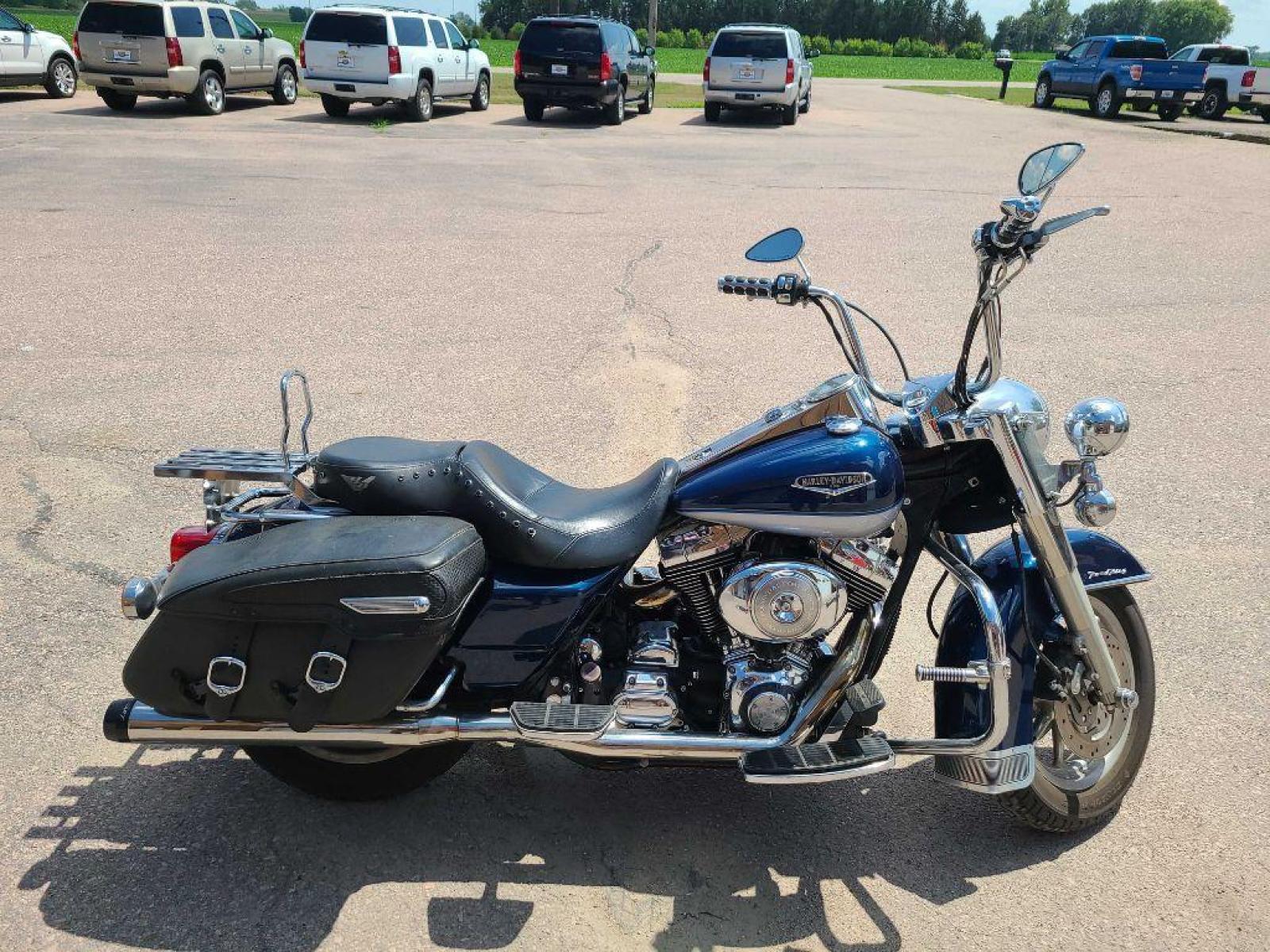 2000 BLUE HARLEY-DAVIDSON FLHRCI Road King (1HD1FRW11YY) with an 88 engine, Automatic transmission, located at 495 Old Highway 20 West, South Sioux City, NE, 68776, (402) 494-2677, 42.458408, -96.443512 - Photo #2