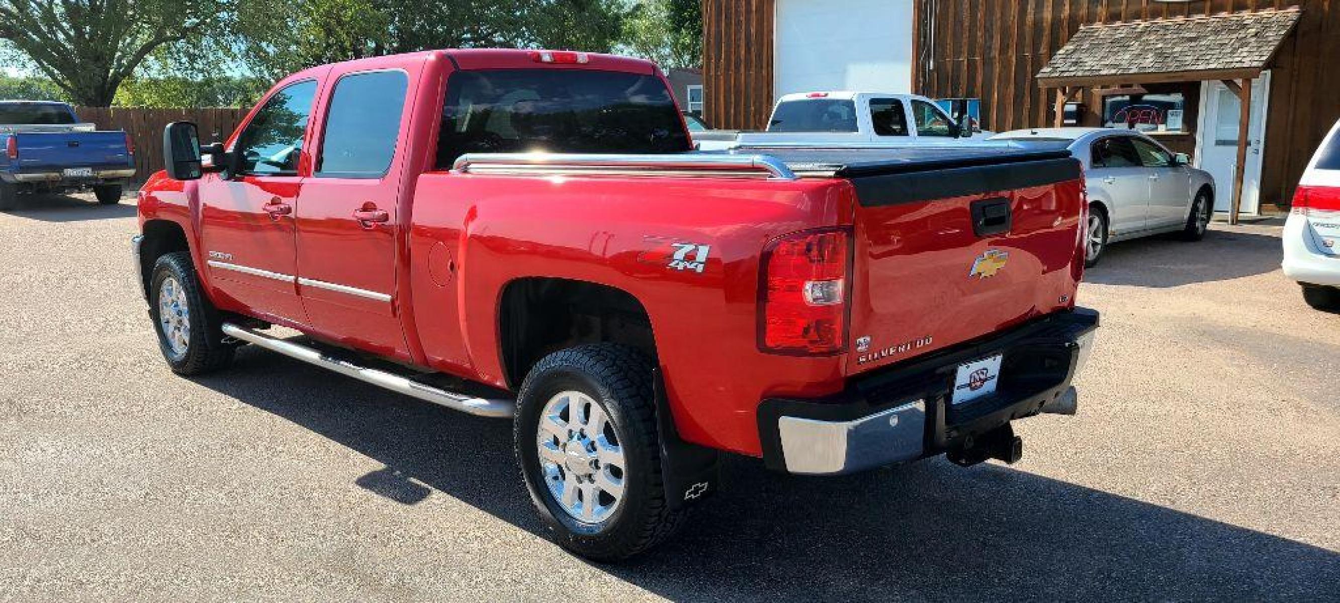 2013 RED CHEVROLET SILVERADO 2500 HEAVY DUTY LTZ (1GC1KYE84DF) with an 6.6L engine, Automatic transmission, located at 495 Old Highway 20 West, South Sioux City, NE, 68776, (402) 494-2677, 42.458408, -96.443512 - Photo #2