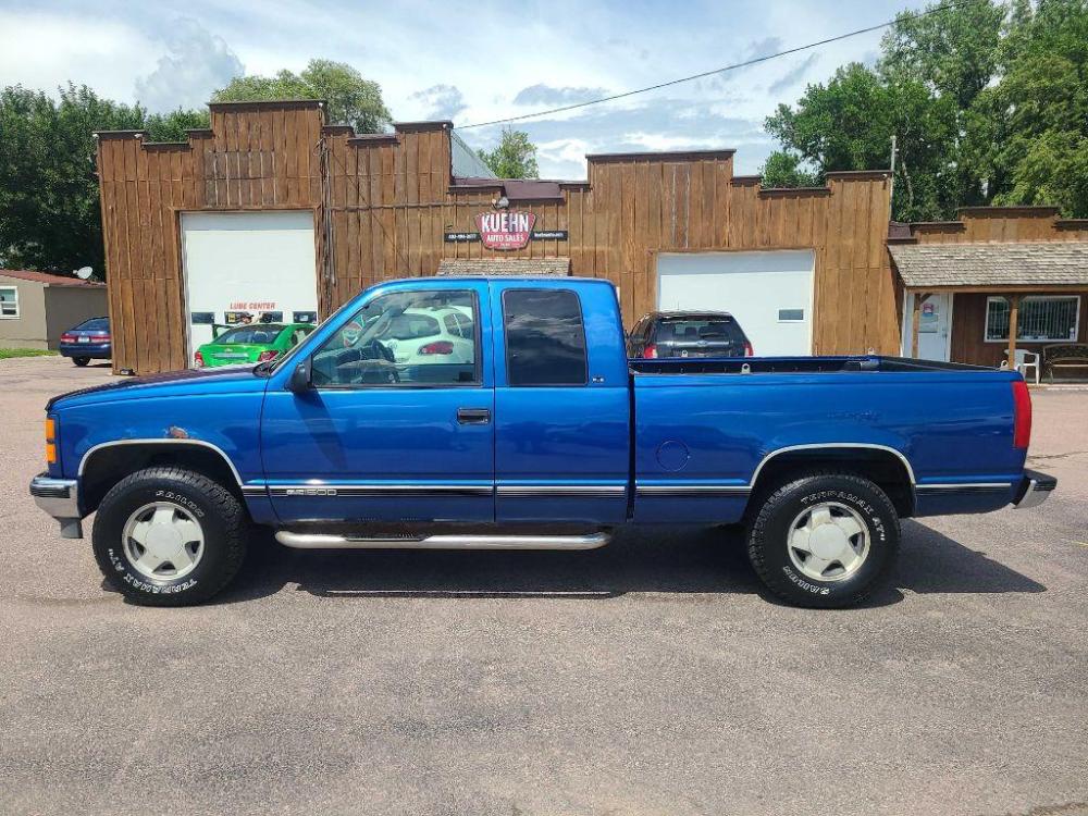 1997 BLUE GMC SIERRA K1500 (2GTEK19R6V1) with an 5.7L engine, Automatic transmission, located at 495 Old Highway 20 West, South Sioux City, NE, 68776, (402) 494-2677, 42.458408, -96.443512 - Photo #1