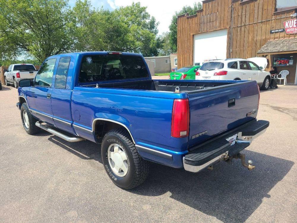 1997 BLUE GMC SIERRA K1500 (2GTEK19R6V1) with an 5.7L engine, Automatic transmission, located at 495 Old Highway 20 West, South Sioux City, NE, 68776, (402) 494-2677, 42.458408, -96.443512 - Photo #2