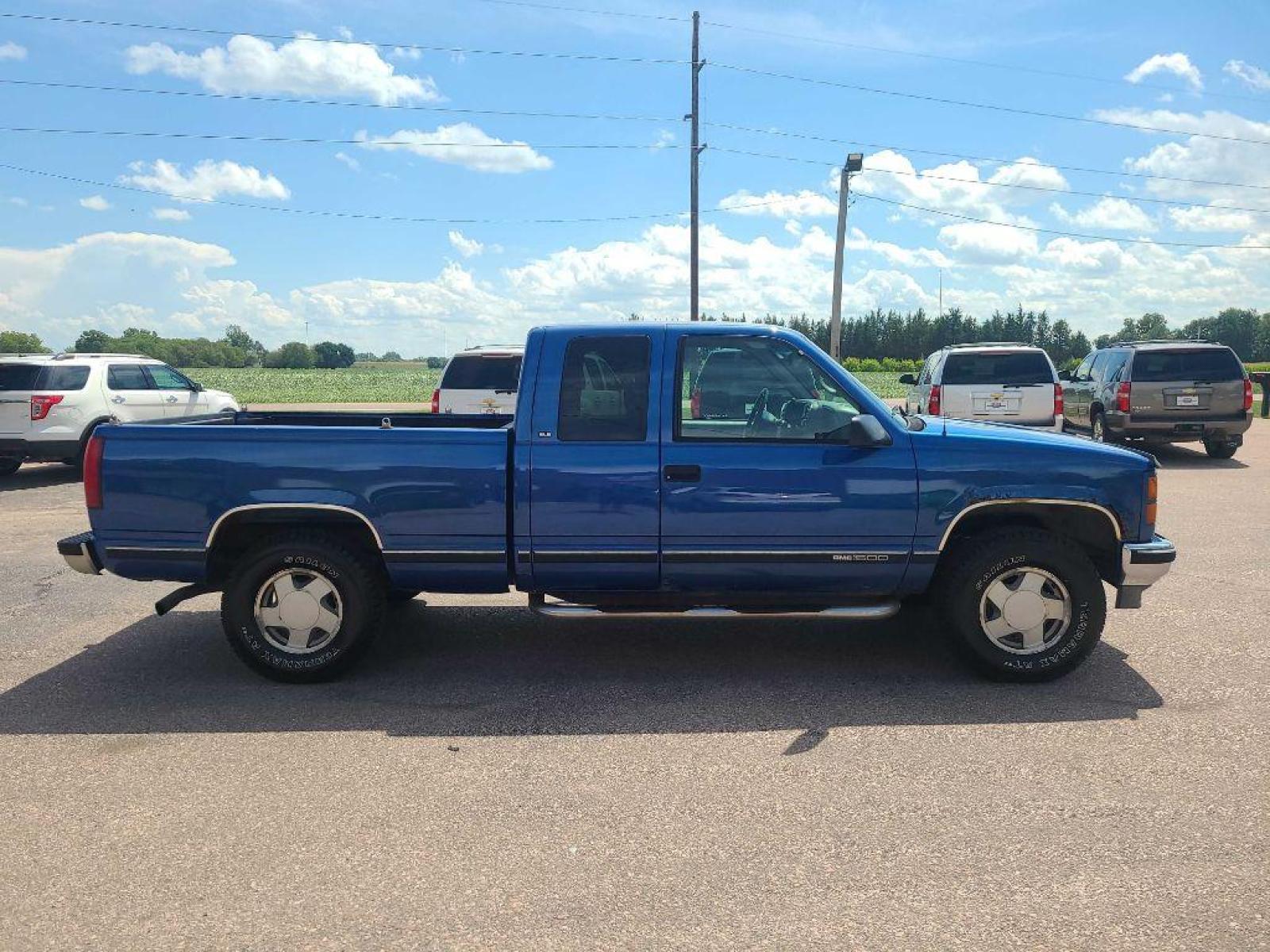 1997 BLUE GMC SIERRA K1500 (2GTEK19R6V1) with an 5.7L engine, Automatic transmission, located at 495 Old Highway 20 West, South Sioux City, NE, 68776, (402) 494-2677, 42.458408, -96.443512 - Photo #4