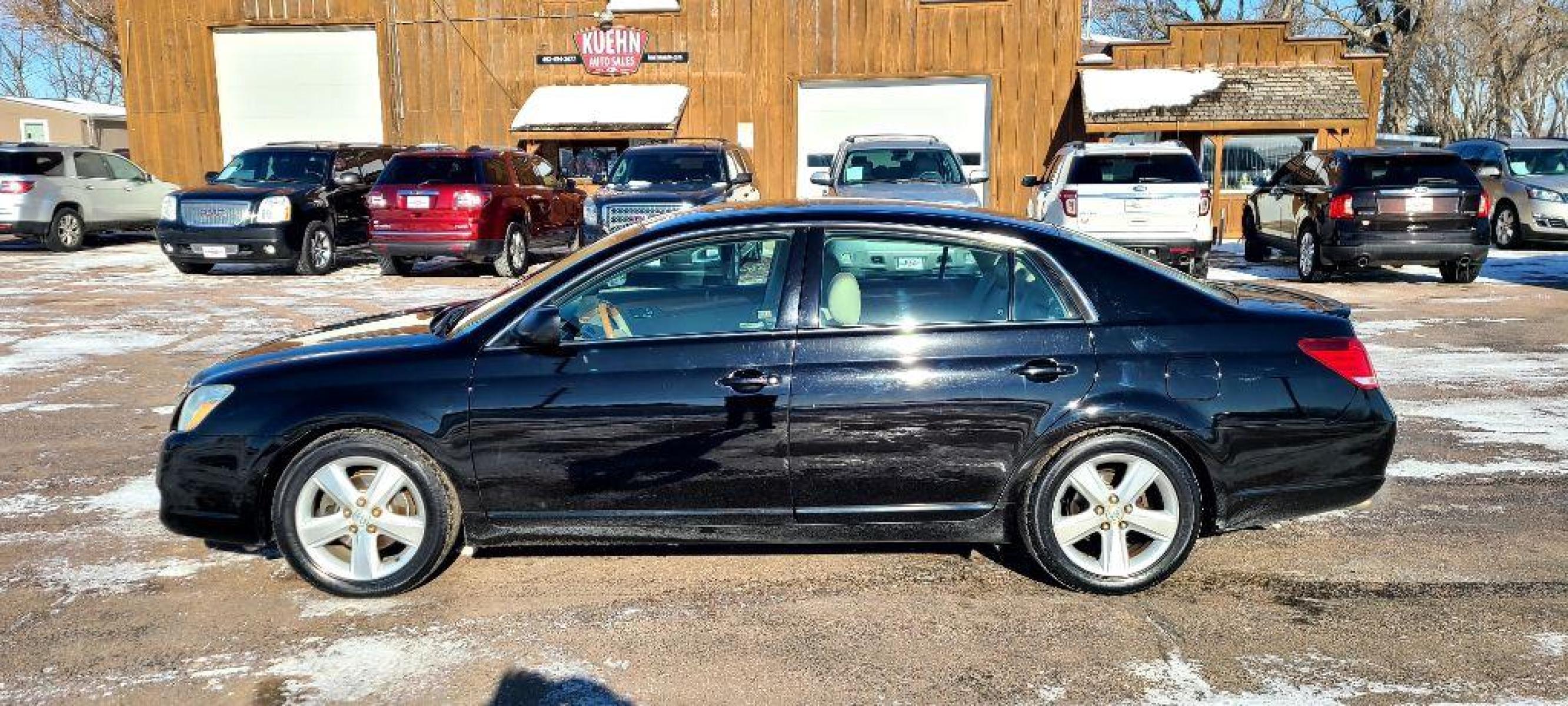 2006 BLACK TOYOTA AVALON XL (4T1BK36B46U) with an 3.5L engine, Automatic transmission, located at 495 Old Highway 20 West, South Sioux City, NE, 68776, (402) 494-2677, 42.458408, -96.443512 - Photo #1