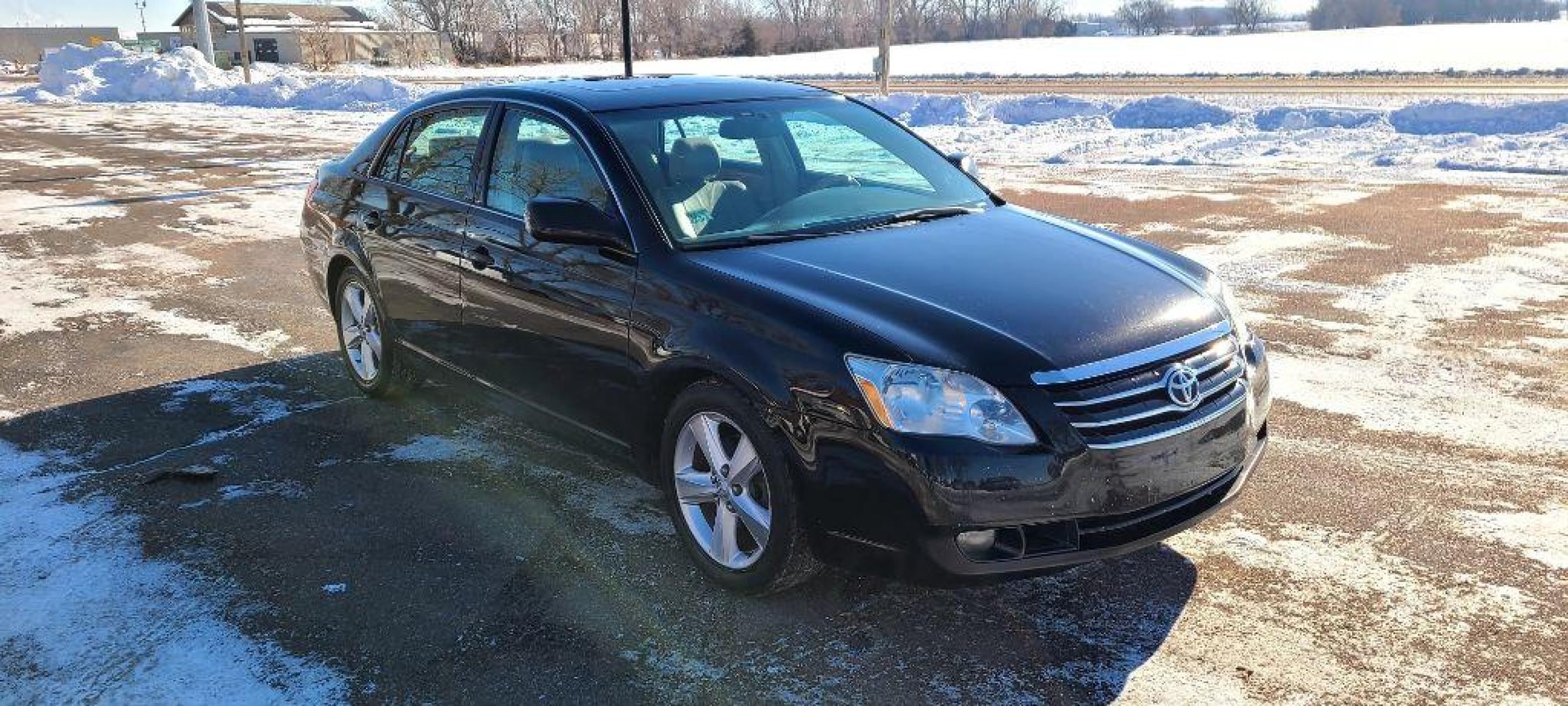2006 BLACK TOYOTA AVALON XL (4T1BK36B46U) with an 3.5L engine, Automatic transmission, located at 495 Old Highway 20 West, South Sioux City, NE, 68776, (402) 494-2677, 42.458408, -96.443512 - Photo #5