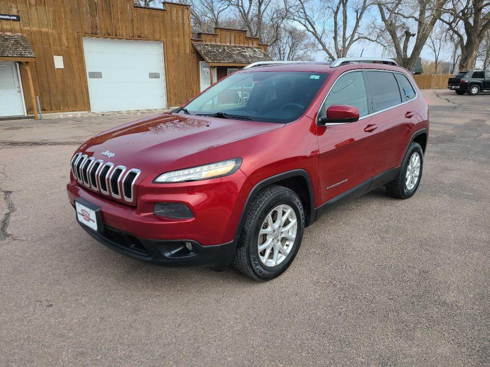 2015 RED JEEP CHEROKEE LATITUDE (1C4PJMCB1FW) with an 2.4L engine, Automatic transmission, located at 495 Old Highway 20 West, South Sioux City, NE, 68776, (402) 494-2677, 42.458408, -96.443512 - Photo #0
