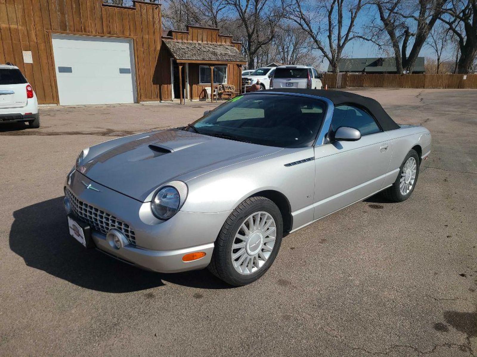 2004 SILVER FORD THUNDERBIRD (1FAHP60A74Y) with an 3.9L engine, Automatic transmission, located at 495 Old Highway 20 West, South Sioux City, NE, 68776, (402) 494-2677, 42.458408, -96.443512 - Photo #0