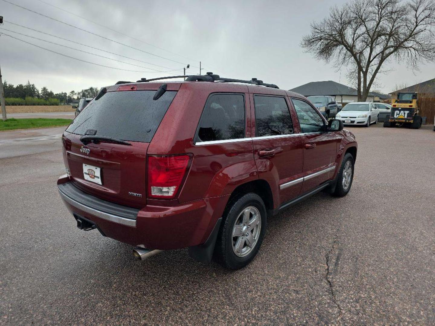 2007 MAROON JEEP GRAND CHEROKEE LIMITED (1J8HR58207C) with an 5.7L engine, Automatic transmission, located at 495 Old Highway 20 West, South Sioux City, NE, 68776, (402) 494-2677, 42.458408, -96.443512 - Photo#3