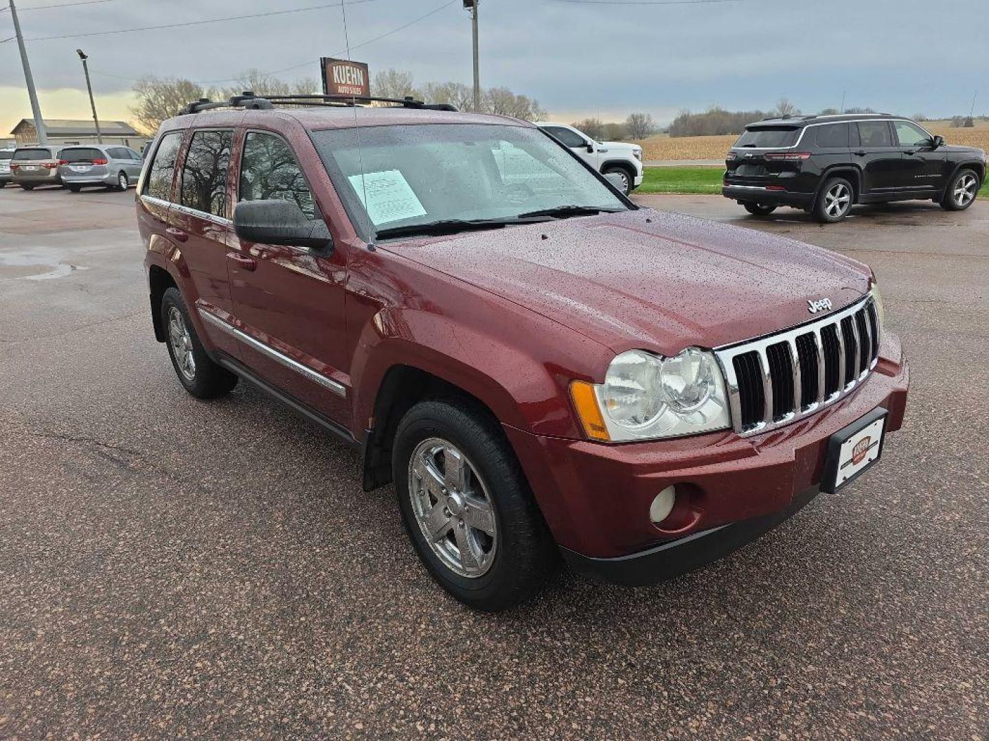 2007 MAROON JEEP GRAND CHEROKEE LIMITED (1J8HR58207C) with an 5.7L engine, Automatic transmission, located at 495 Old Highway 20 West, South Sioux City, NE, 68776, (402) 494-2677, 42.458408, -96.443512 - Photo#5
