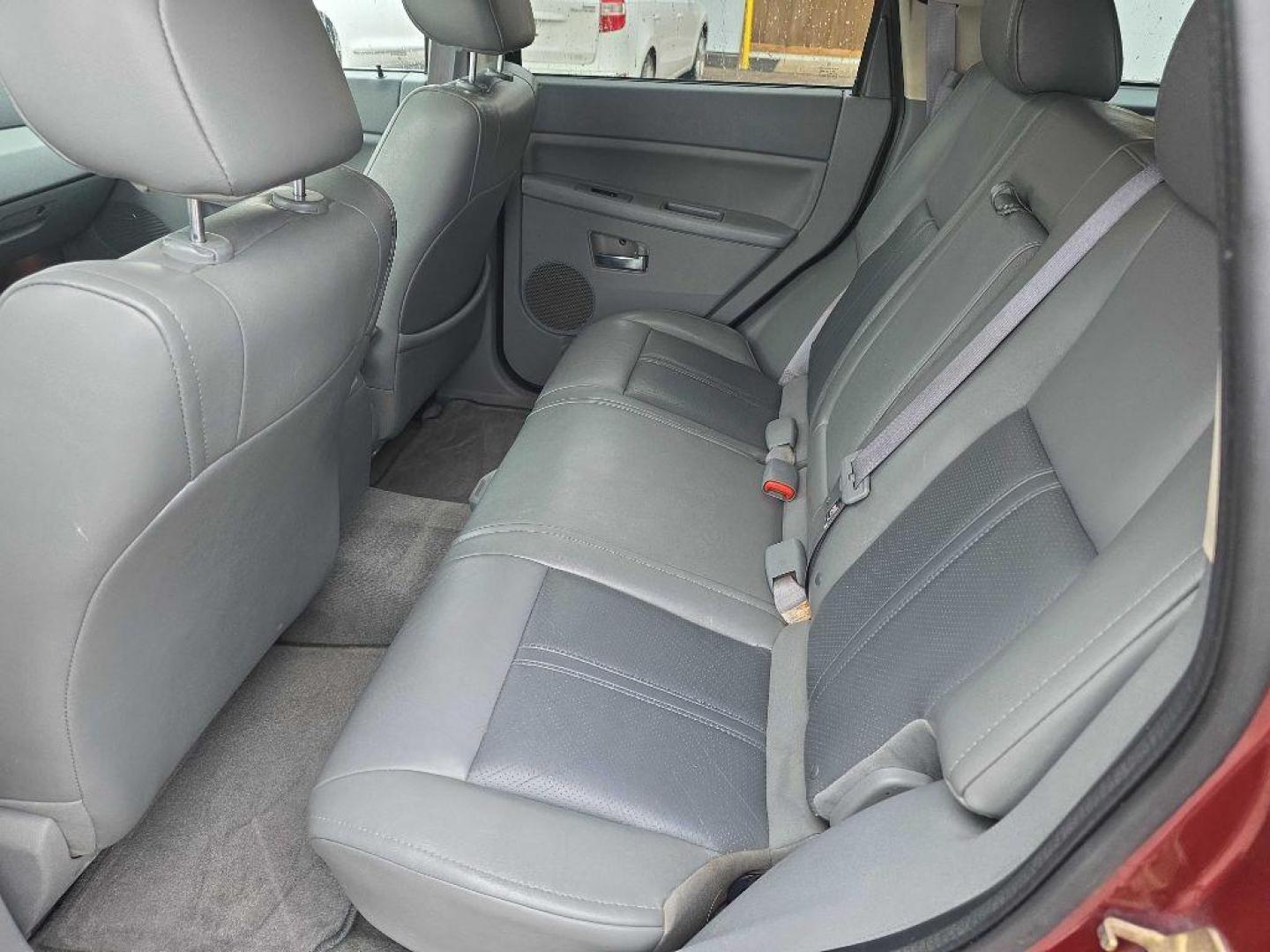 2007 MAROON JEEP GRAND CHEROKEE LIMITED (1J8HR58207C) with an 5.7L engine, Automatic transmission, located at 495 Old Highway 20 West, South Sioux City, NE, 68776, (402) 494-2677, 42.458408, -96.443512 - Photo#6