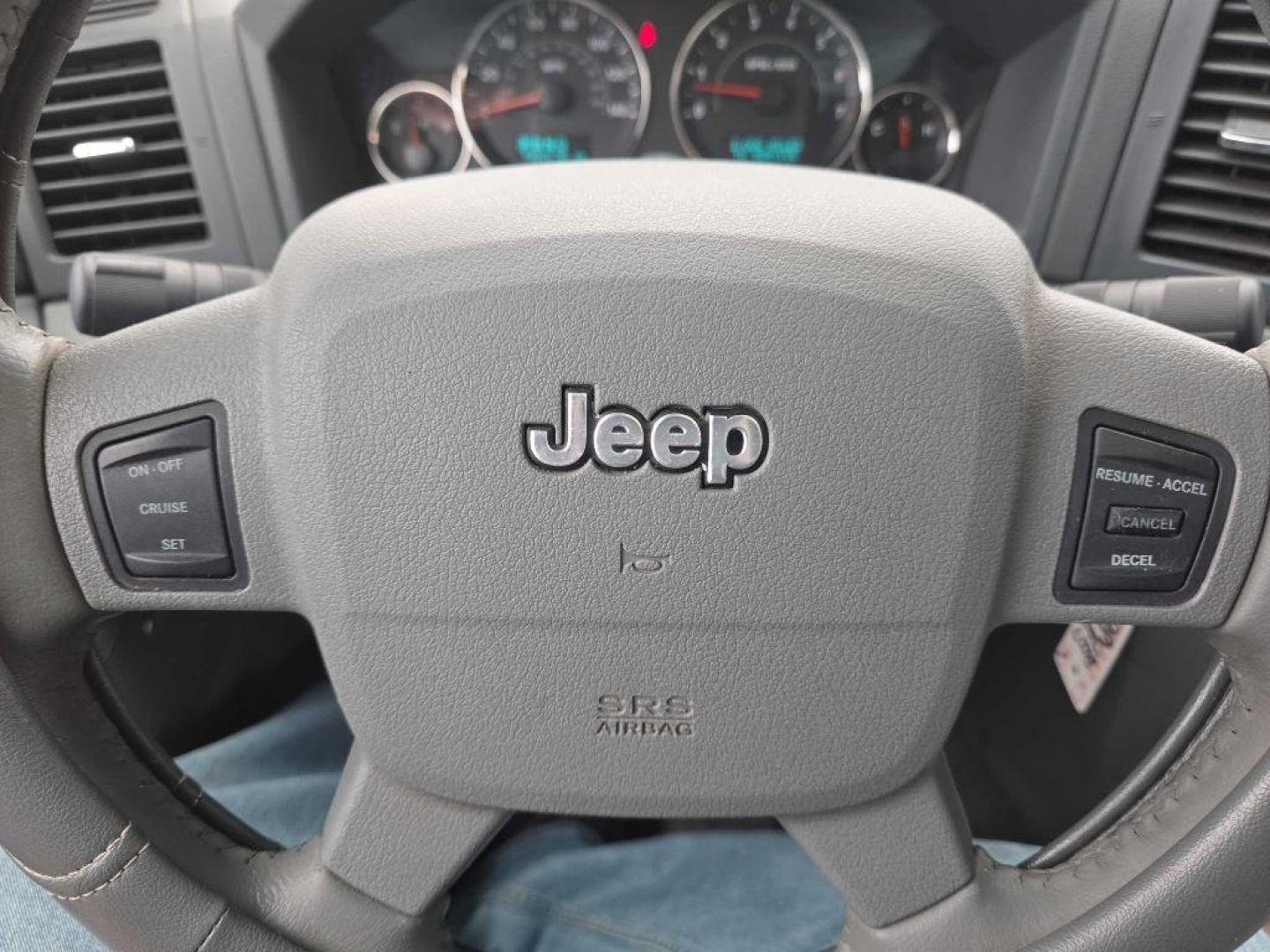 2007 MAROON JEEP GRAND CHEROKEE LIMITED (1J8HR58207C) with an 5.7L engine, Automatic transmission, located at 495 Old Highway 20 West, South Sioux City, NE, 68776, (402) 494-2677, 42.458408, -96.443512 - Photo#12