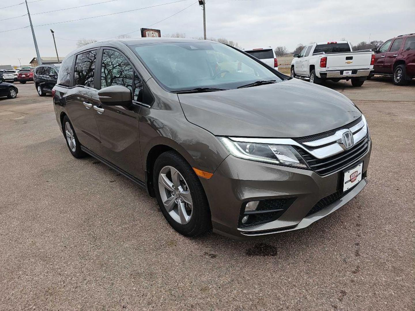2018 BRONZE HONDA ODYSSEY EXL (5FNRL6H71JB) with an 3.5L engine, Automatic transmission, located at 495 Old Highway 20 West, South Sioux City, NE, 68776, (402) 494-2677, 42.458408, -96.443512 - Photo#1