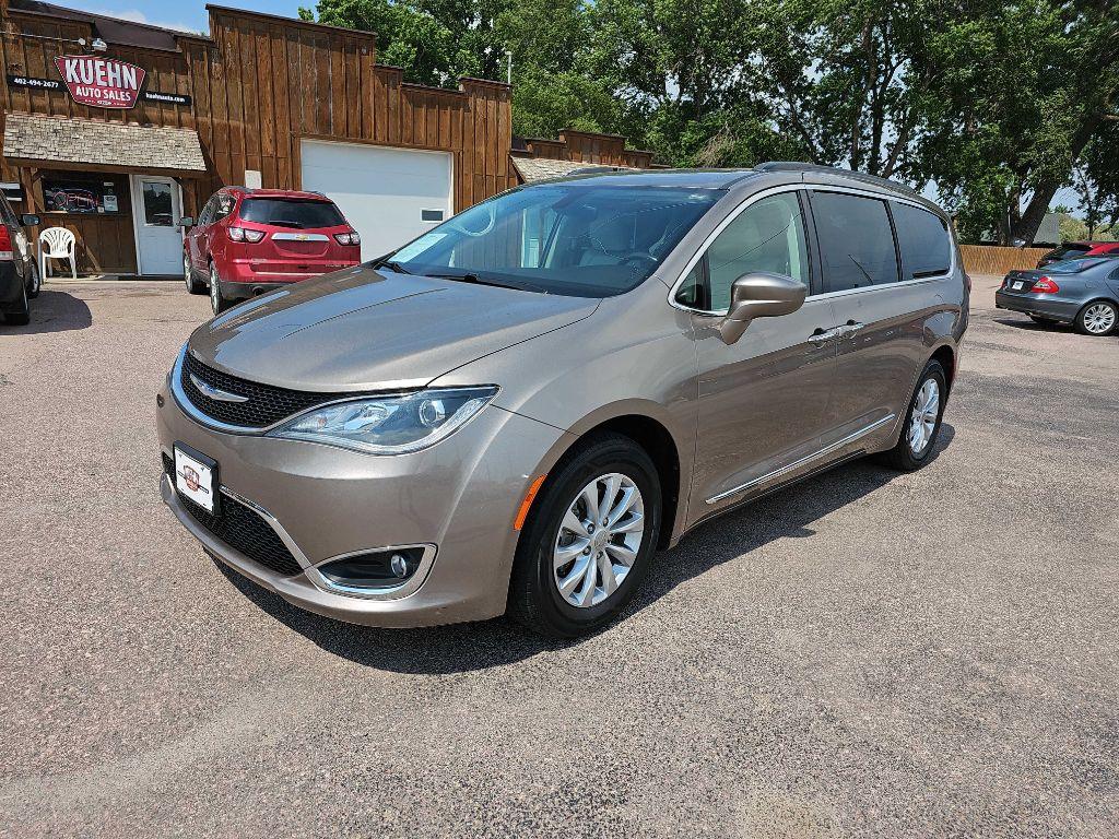 photo of 2017 CHRYSLER PACIFICA 4DR
