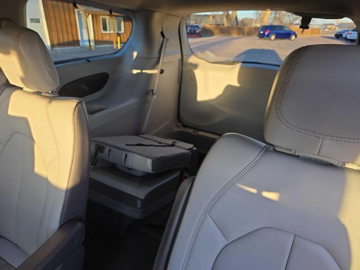 2017 TAN CHRYSLER PACIFICA TOURING L (2C4RC1BG9HR) with an 3.6L engine, Automatic transmission, located at 495 Old Highway 20 West, South Sioux City, NE, 68776, (402) 494-2677, 42.458408, -96.443512 - Photo#8