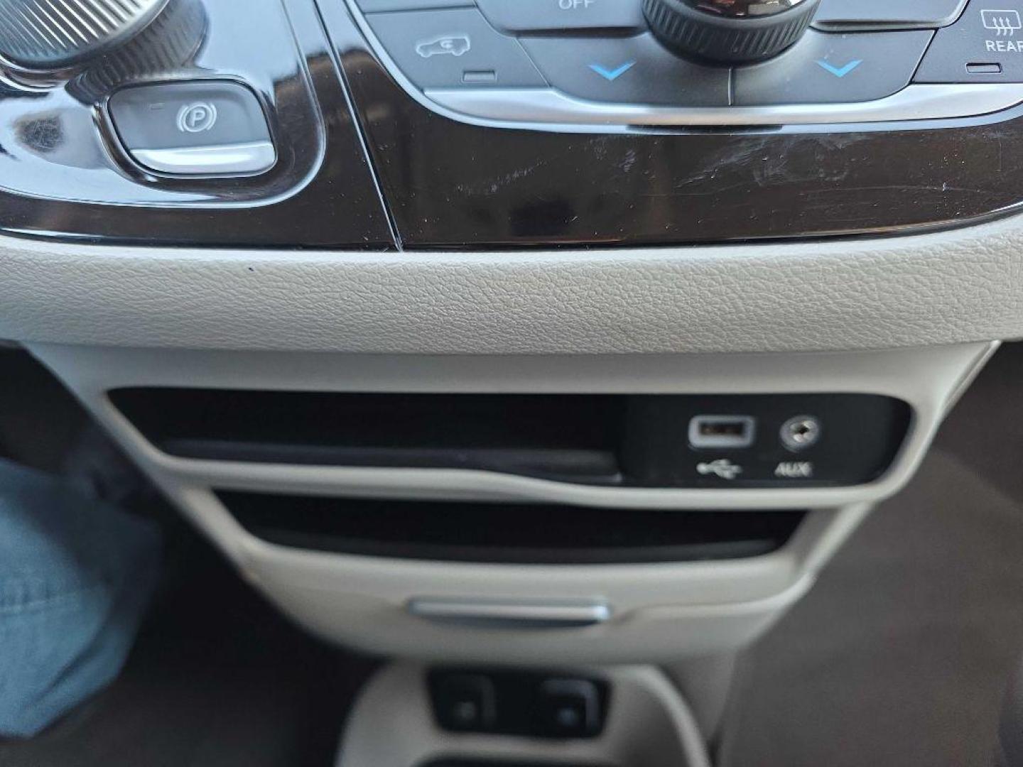 2017 TAN CHRYSLER PACIFICA TOURING L (2C4RC1BG9HR) with an 3.6L engine, Automatic transmission, located at 495 Old Highway 20 West, South Sioux City, NE, 68776, (402) 494-2677, 42.458408, -96.443512 - Photo#11