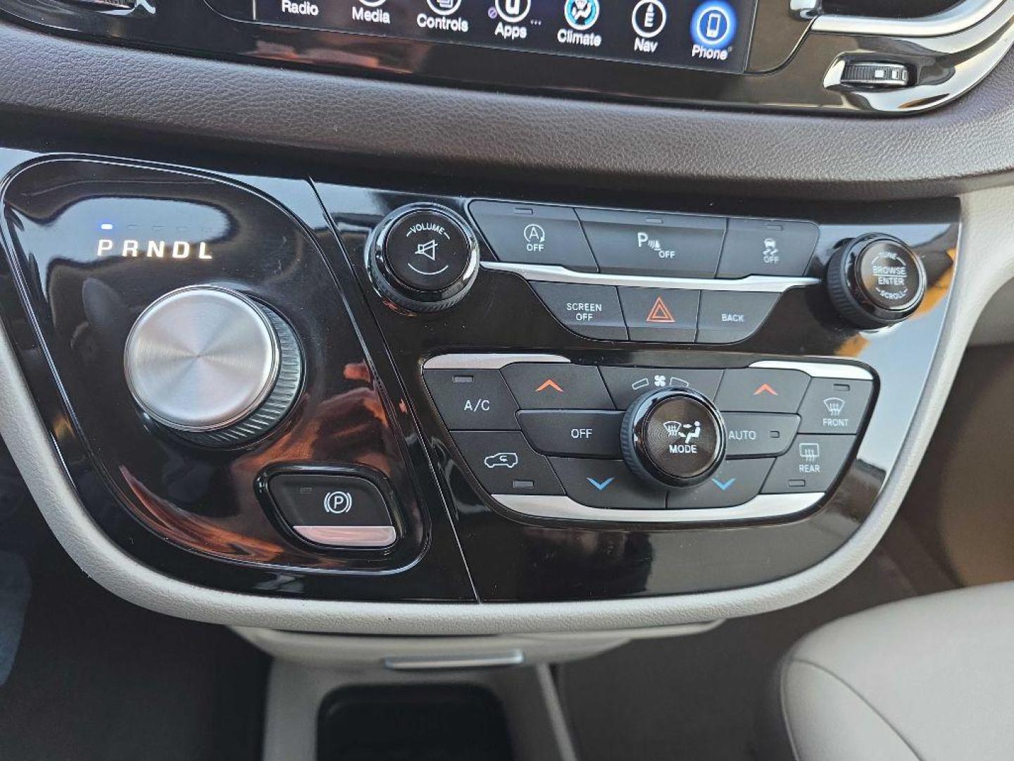 2017 TAN CHRYSLER PACIFICA TOURING L (2C4RC1BG9HR) with an 3.6L engine, Automatic transmission, located at 495 Old Highway 20 West, South Sioux City, NE, 68776, (402) 494-2677, 42.458408, -96.443512 - Photo#12