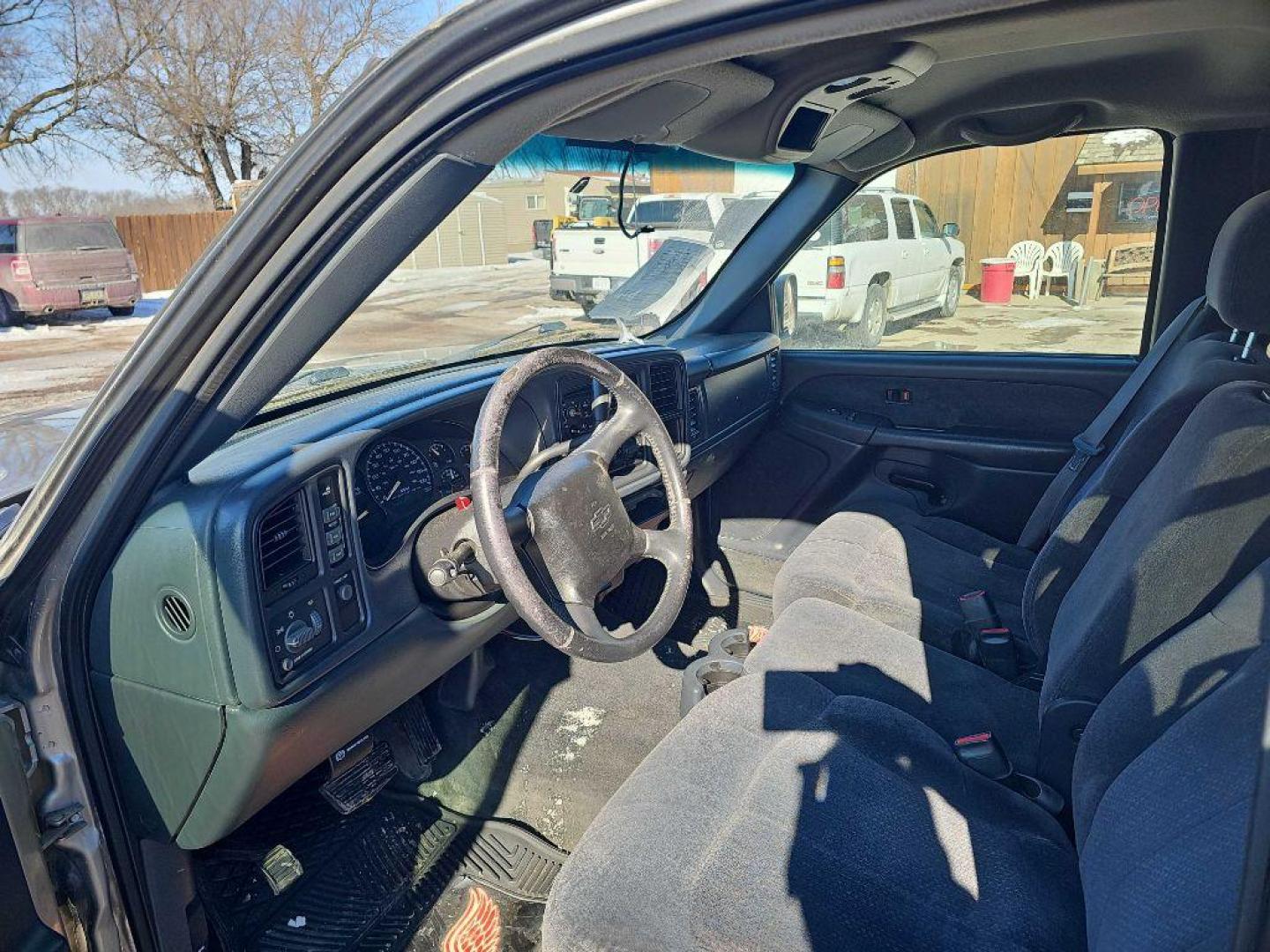2001 PEWTER CHEVROLET SILVERADO 2500 HEAVY DUTY (1GCHK23U11F) with an 6.0L engine, Automatic transmission, located at 495 Old Highway 20 West, South Sioux City, NE, 68776, (402) 494-2677, 42.458408, -96.443512 - Photo#9