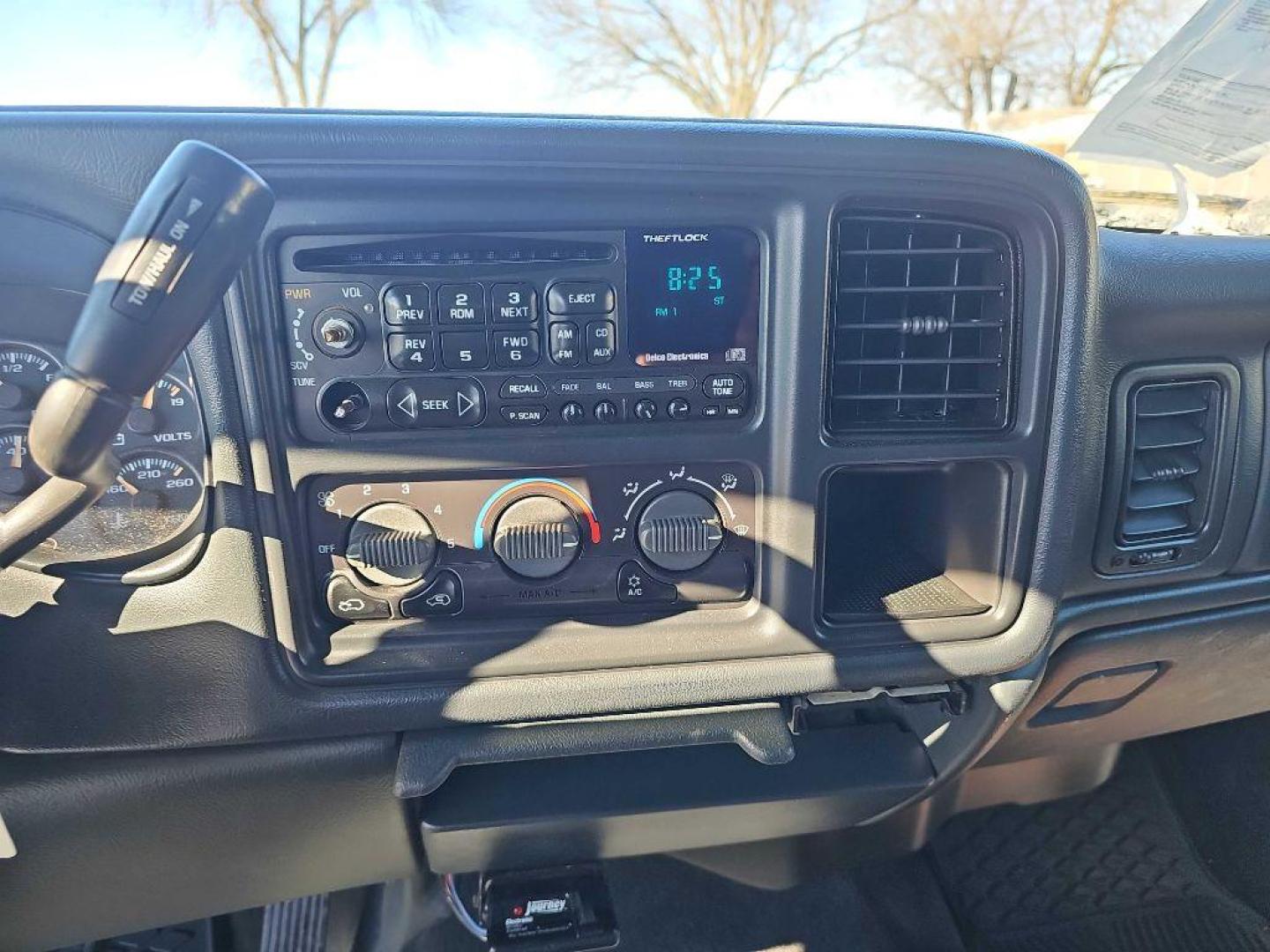 2001 PEWTER CHEVROLET SILVERADO 2500 HEAVY DUTY (1GCHK23U11F) with an 6.0L engine, Automatic transmission, located at 495 Old Highway 20 West, South Sioux City, NE, 68776, (402) 494-2677, 42.458408, -96.443512 - Photo#10