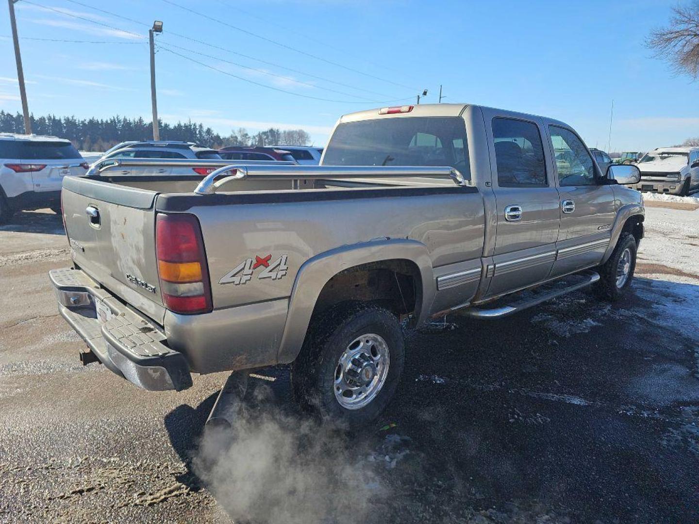 2001 PEWTER CHEVROLET SILVERADO 2500 HEAVY DUTY (1GCHK23U11F) with an 6.0L engine, Automatic transmission, located at 495 Old Highway 20 West, South Sioux City, NE, 68776, (402) 494-2677, 42.458408, -96.443512 - Photo#3
