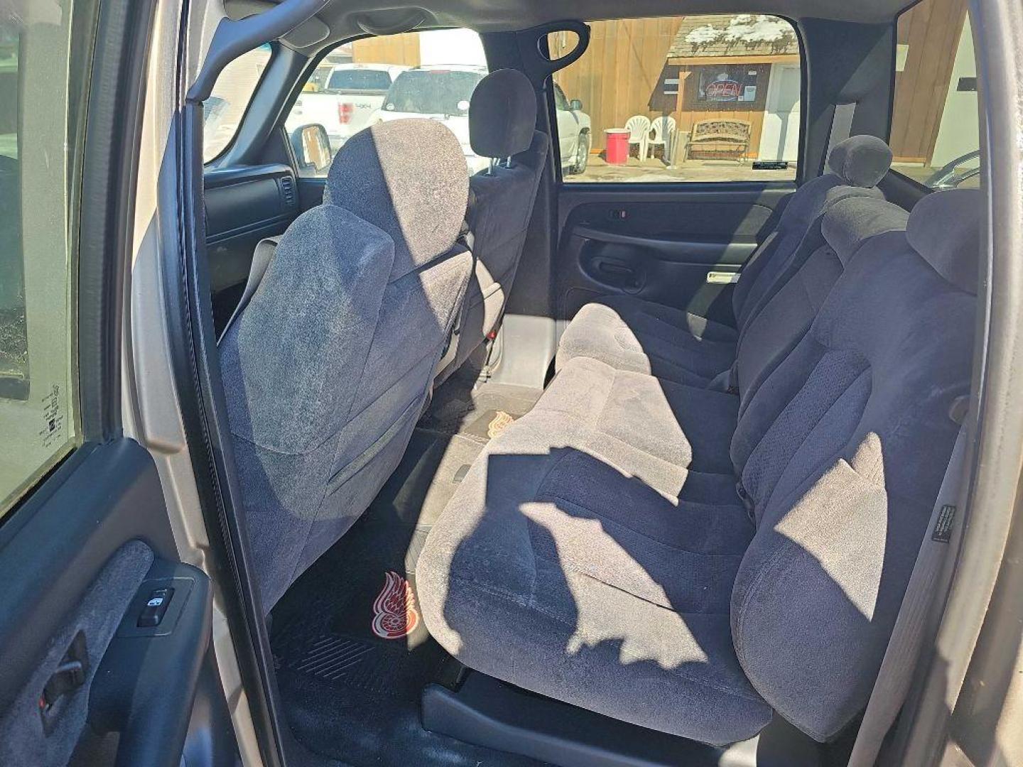 2001 PEWTER CHEVROLET SILVERADO 2500 HEAVY DUTY (1GCHK23U11F) with an 6.0L engine, Automatic transmission, located at 495 Old Highway 20 West, South Sioux City, NE, 68776, (402) 494-2677, 42.458408, -96.443512 - Photo#6