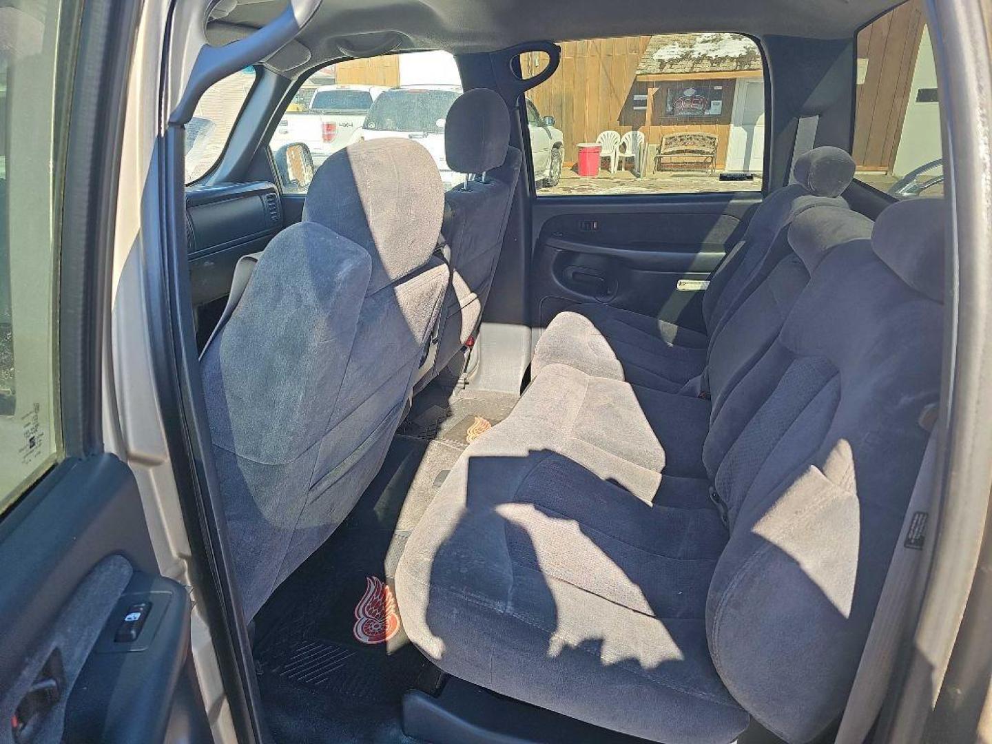 2001 PEWTER CHEVROLET SILVERADO 2500 HEAVY DUTY (1GCHK23U11F) with an 6.0L engine, Automatic transmission, located at 495 Old Highway 20 West, South Sioux City, NE, 68776, (402) 494-2677, 42.458408, -96.443512 - Photo#7