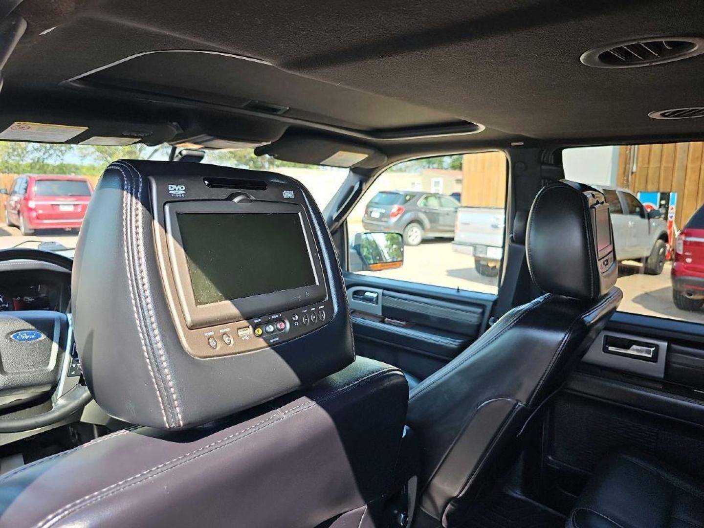 2015 SILVER FORD EXPEDITION EL PLATINUM (1FMJK1MT5FE) with an 3.5L engine, Automatic transmission, located at 495 Old Highway 20 West, South Sioux City, NE, 68776, (402) 494-2677, 42.458408, -96.443512 - Photo#8