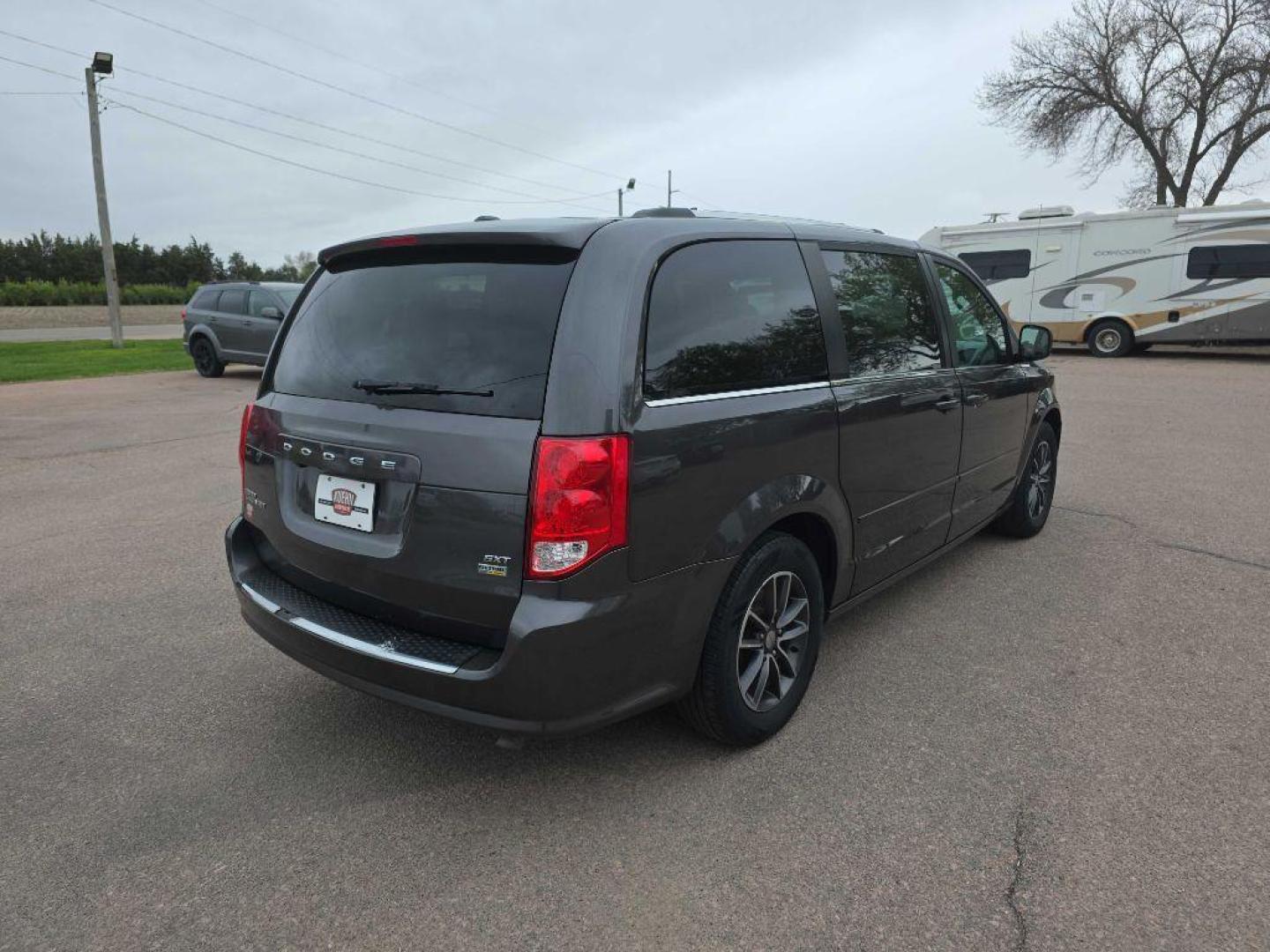2017 GREY DODGE GRAND CARAVAN SXT (2C4RDGCG0HR) with an 3.6L engine, Automatic transmission, located at 495 Old Highway 20 West, South Sioux City, NE, 68776, (402) 494-2677, 42.458408, -96.443512 - Photo#3