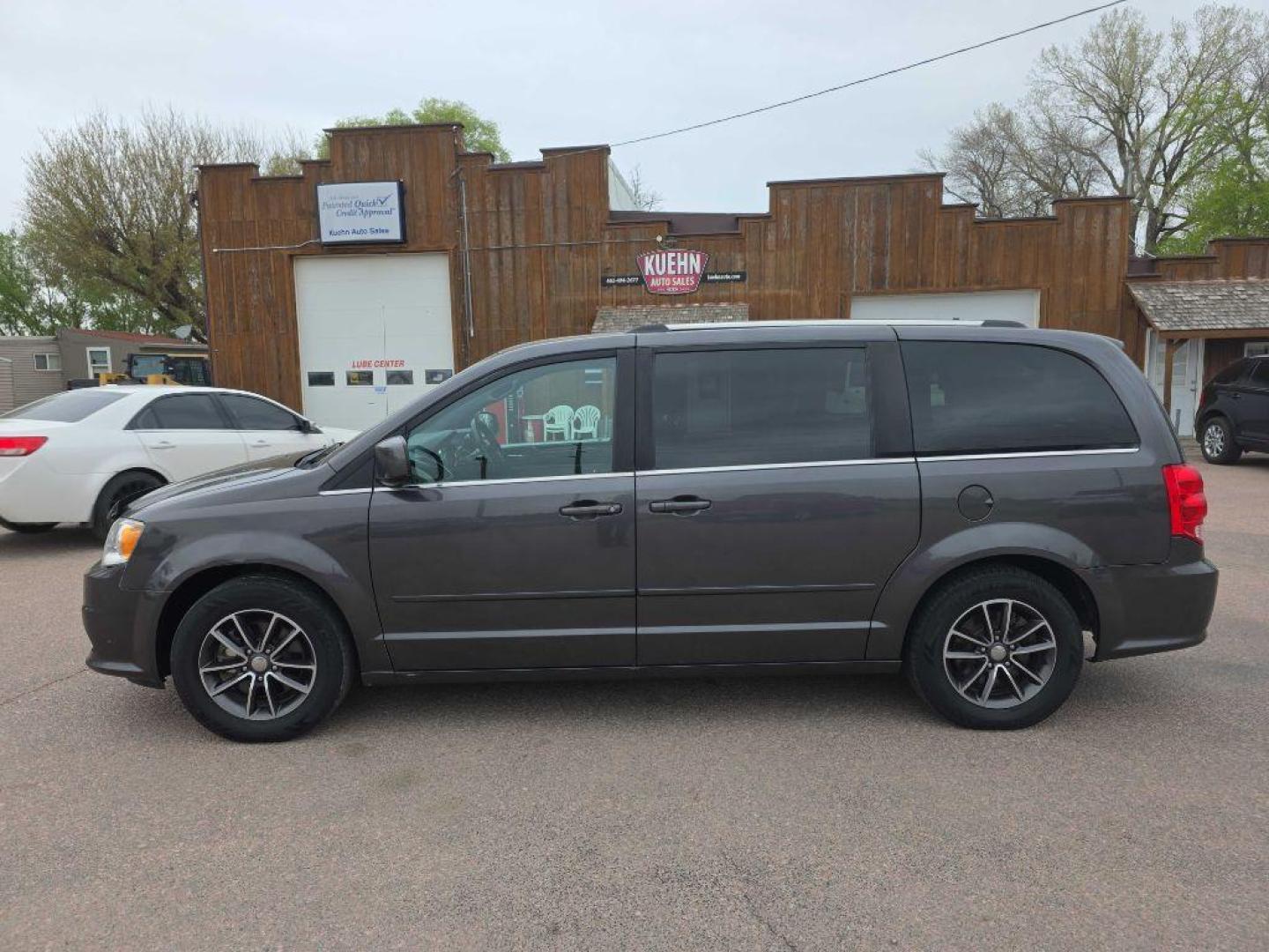2017 GREY DODGE GRAND CARAVAN SXT (2C4RDGCG0HR) with an 3.6L engine, Automatic transmission, located at 495 Old Highway 20 West, South Sioux City, NE, 68776, (402) 494-2677, 42.458408, -96.443512 - Photo#1