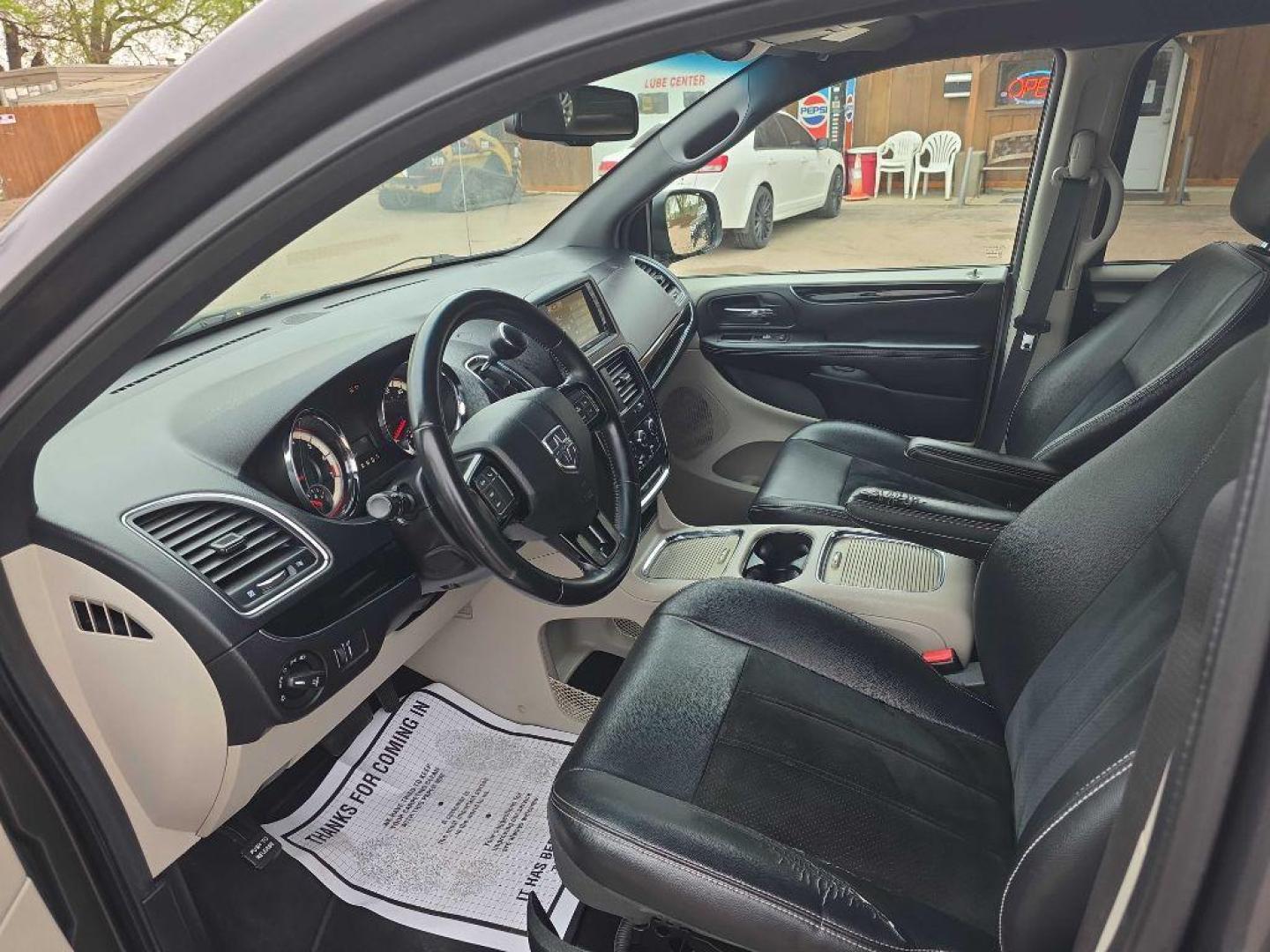 2017 GREY DODGE GRAND CARAVAN SXT (2C4RDGCG0HR) with an 3.6L engine, Automatic transmission, located at 495 Old Highway 20 West, South Sioux City, NE, 68776, (402) 494-2677, 42.458408, -96.443512 - Photo#6