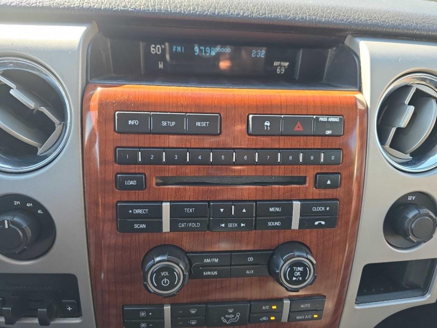 2010 WHITE FORD F150 SUPERCREW (1FTFW1EV9AF) with an 5.4L engine, Automatic transmission, located at 495 Old Highway 20 West, South Sioux City, NE, 68776, (402) 494-2677, 42.458408, -96.443512- Photo#8
