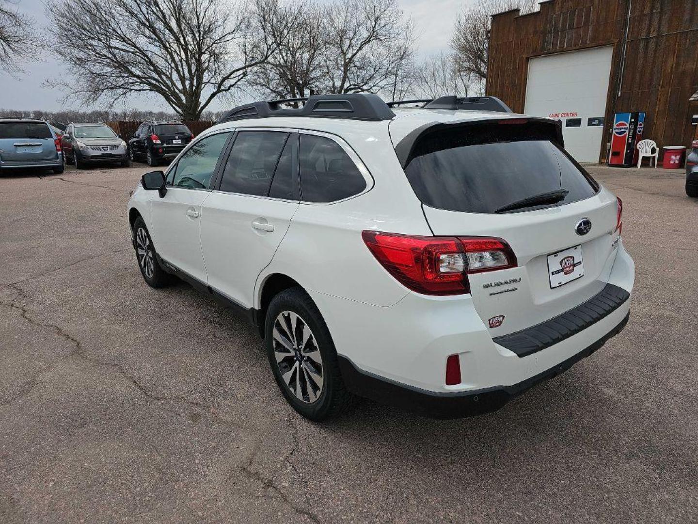 2017 WHITE SUBARU OUTBACK 2.5I LIMITED (4S4BSANC6H3) with an 2.5L engine, Continuously Variable transmission, located at 495 Old Highway 20 West, South Sioux City, NE, 68776, (402) 494-2677, 42.458408, -96.443512 - Photo#2