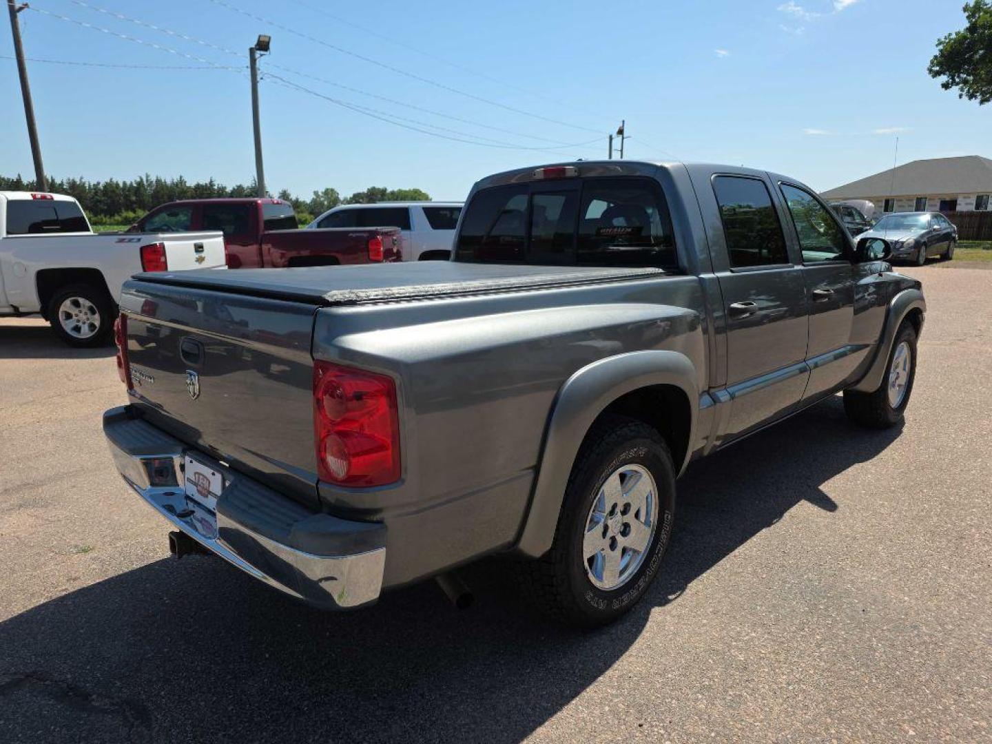 2006 GREY DODGE DAKOTA QUAD SLT (1D7HW48K46S) with an 3.7L engine, Automatic transmission, located at 495 Old Highway 20 West, South Sioux City, NE, 68776, (402) 494-2677, 42.458408, -96.443512 - Photo#3