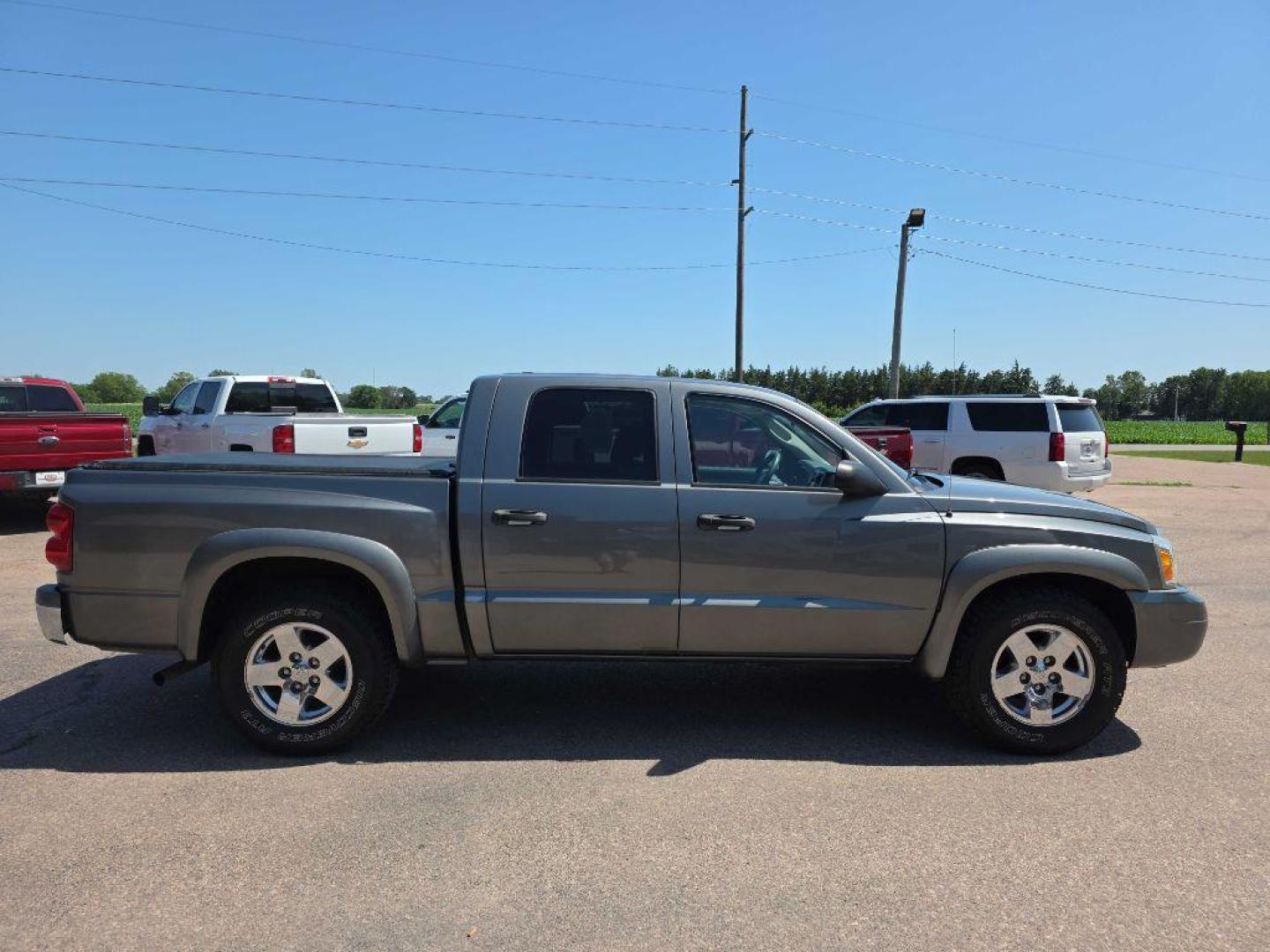 2006 GREY DODGE DAKOTA QUAD SLT (1D7HW48K46S) with an 3.7L engine, Automatic transmission, located at 495 Old Highway 20 West, South Sioux City, NE, 68776, (402) 494-2677, 42.458408, -96.443512 - Photo#4