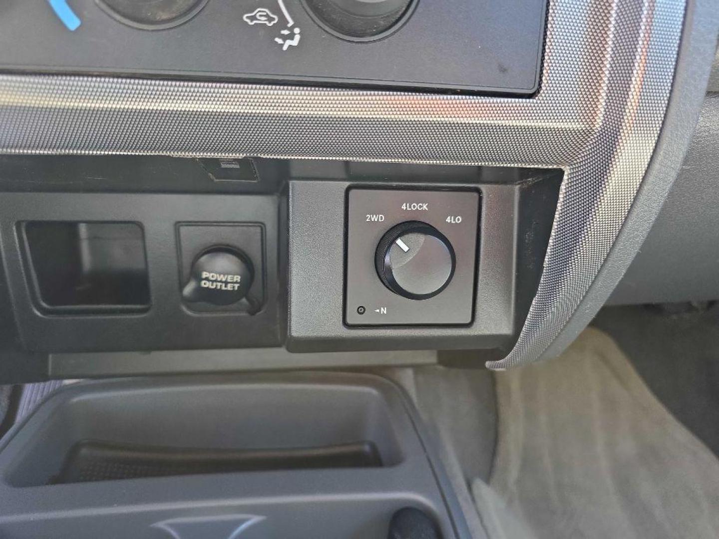 2006 GREY DODGE DAKOTA QUAD SLT (1D7HW48K46S) with an 3.7L engine, Automatic transmission, located at 495 Old Highway 20 West, South Sioux City, NE, 68776, (402) 494-2677, 42.458408, -96.443512 - Photo#12