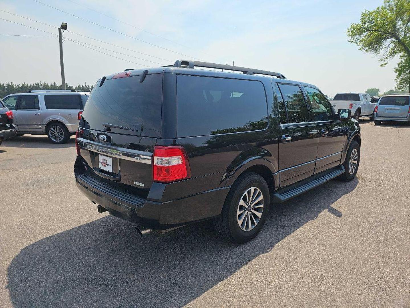 2015 BLACK FORD EXPEDITION EL XLT (1FMJK1JT7FE) with an 3.5L engine, Automatic transmission, located at 495 Old Highway 20 West, South Sioux City, NE, 68776, (402) 494-2677, 42.458408, -96.443512 - Photo#4